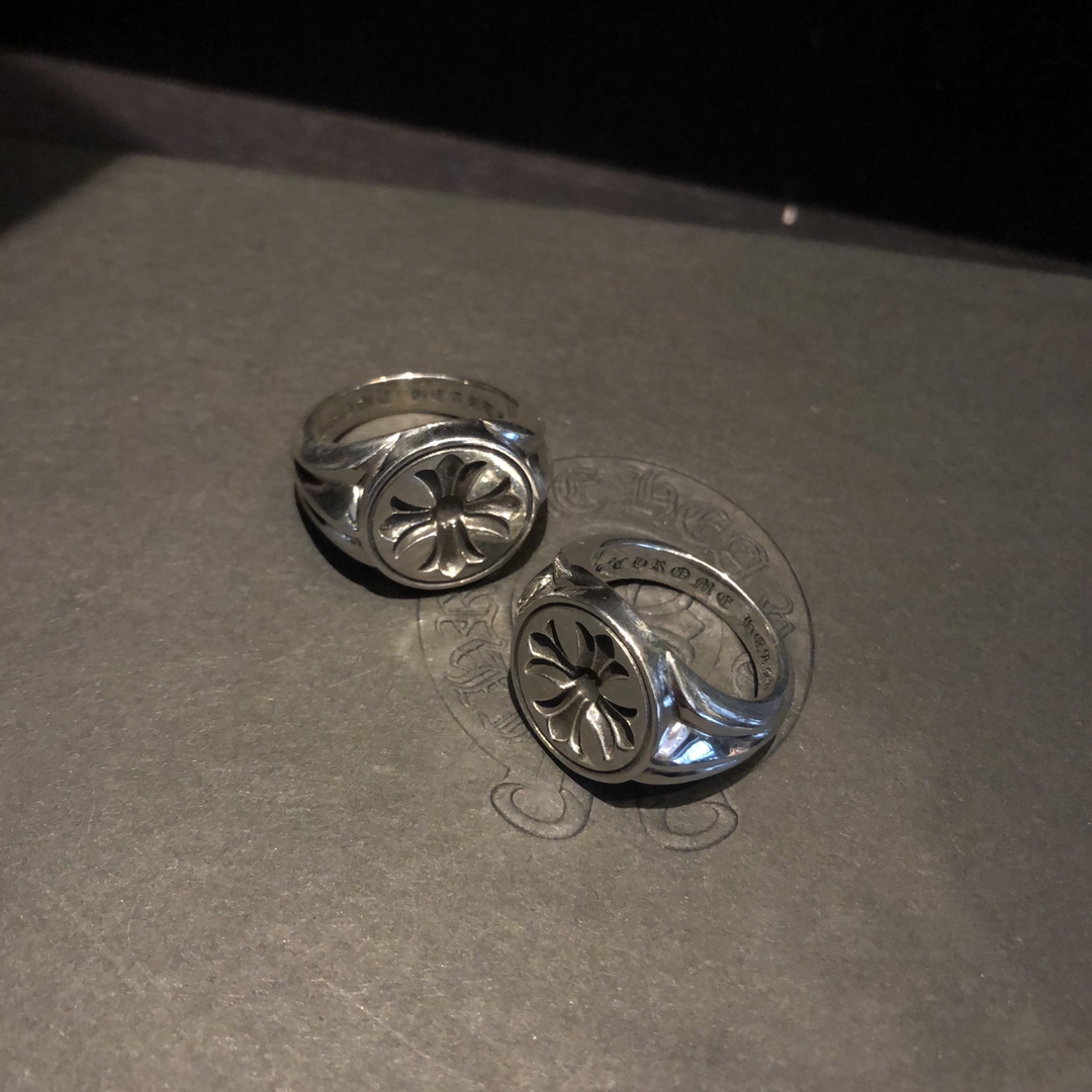 Chrome Hearts 𝐡𝐞𝐚𝐫𝐭𝐬 克罗心印章镂刻戒指