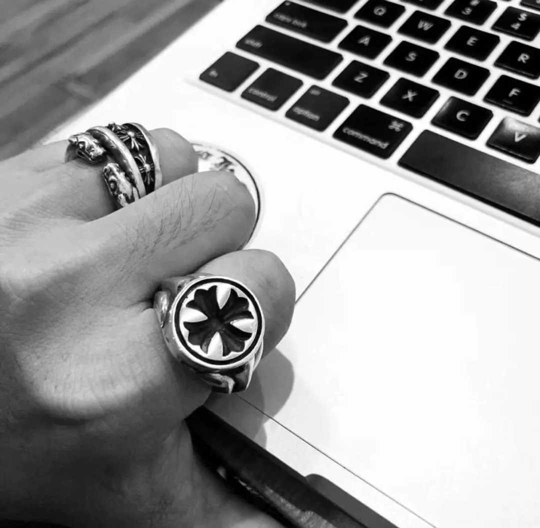 Chrome Hearts 𝐡𝐞𝐚𝐫𝐭𝐬 克罗心印章镂刻戒指