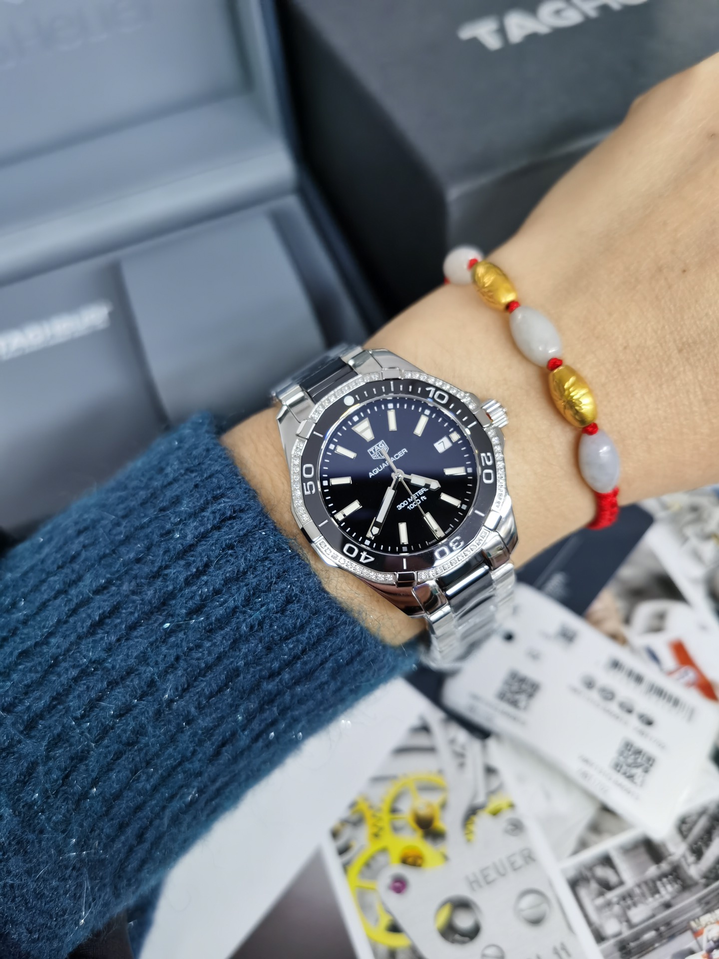 NO:727954,Counter inspection codes can be customized. New batch: Original box: 50  Original TAG Heuer Aquaracer quartz women's watch, 35mm diameter case, paired with ceramic strap and 316 steel strap. The original ceramic ring is exquisite and luxurious, as gentle as jade. The diamond-set case is dazzling, with a dazzling enamel dial and seven  Colorful natural pearl dial, sapphire anti-glare glass, original Swiss ETA quartz movement, supports disassembly and inspection, flawless workmanship and can be compared with global counters, one watch and one code with hangtag, brand new and complete set [color][color][color],,tag  heue19860909可以订做专柜查验码 新款批: 原盒:50 原单泰格豪雅竞潜系列石英女表,35mm直径表壳,配间陶瓷表带及316钢带,原厂陶瓷圈口精致奢华、温润如玉.镶钻款表壳闪耀夺目,搭配闪到耀眼的搪瓷表盘以及七彩斑斓的天然珍珠表盘,蓝宝防炫玻璃,原装瑞士ETA石英机芯,支持拆机验货,零瑕疵做工接受全球专柜对比,一表一码配吊牌,全新全套出[色][色][色],,tag heue,Watch