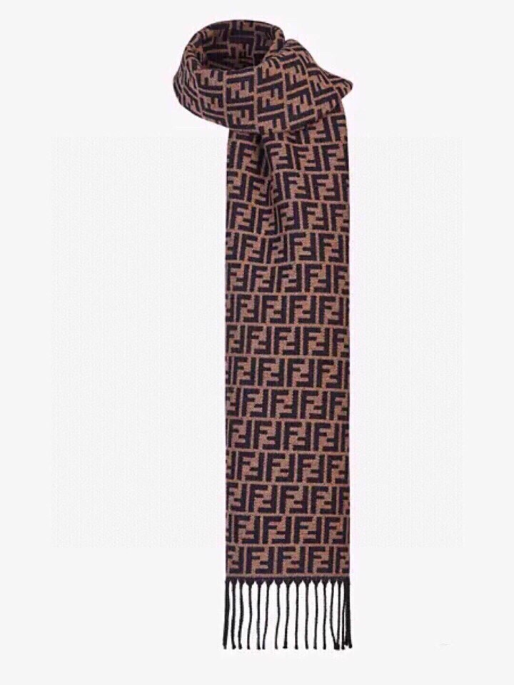 NO:163230,Batch FF knitting series] Super hot product, export order, super handy hardcore products, some low-zone counters are fortunate to see genuine products on sale, ff is the only style that is super good to wear for both men and women, cashmere fabric, extremely soft feel, the threaded mouth design is more capable, original original logo, absolutely tall, just take a look, the color of the real thing is really super attractive, don't miss it, Fendi is too popular this year, specifications 53185 ordinary scarf, ordinary scarf, fendi19860909批 FF针织系列】超级爆款,出口订单,超级趁手的硬核产品,有些低区专柜有幸能看到正品在售,ff唯一一款男女戴都超级好看的款式,羊绒的面料 手感极其的柔软,螺纹口的设计更加显干练,原版原标 绝逼的高大上 ,看一眼就爱了,实物的颜色真的超级吸引人 ,别错过了,今年芬迪太火了,规格53185普通围巾,普通围巾,fendi,scarf