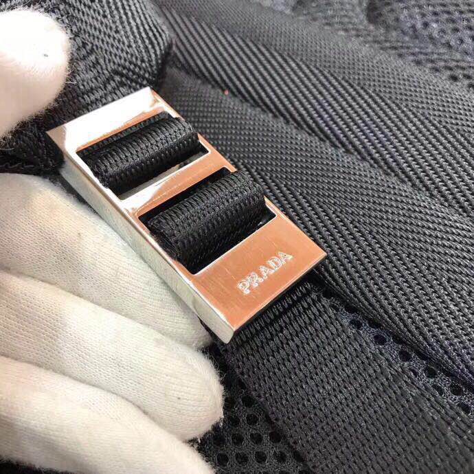 ¥370  Prada🇫🇷顶级专柜品质原单货🇫🇷  型号：2VZ066#‼️专柜经典爆款双肩😣简单大气设计元素😉做工绝对到位👍🏼进出专柜无任何压力😎实物非常有气质✅30*40*20(原单顶级货)