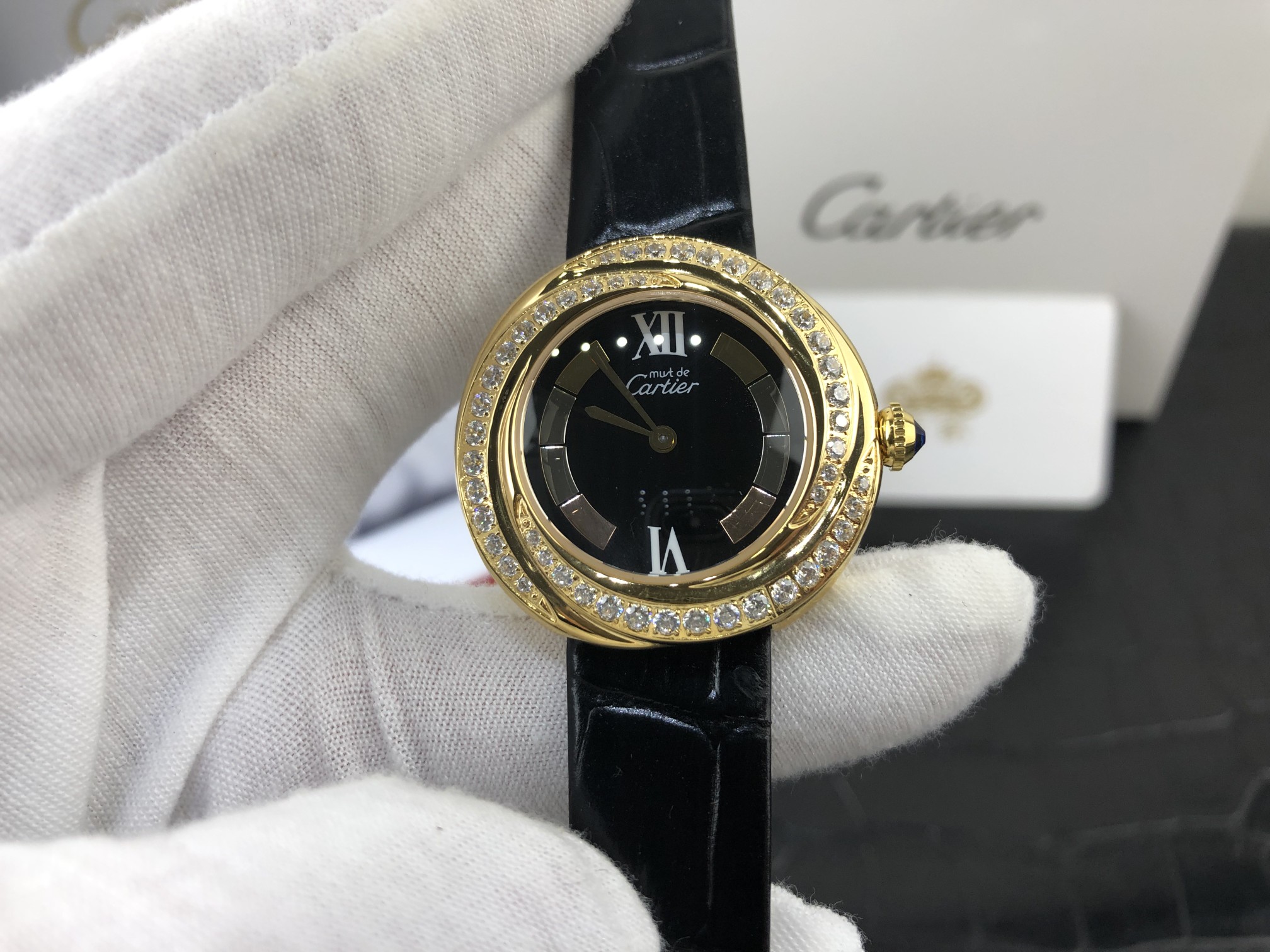 Cartier 皇家 卡地亚黄金表壳镶钻女表