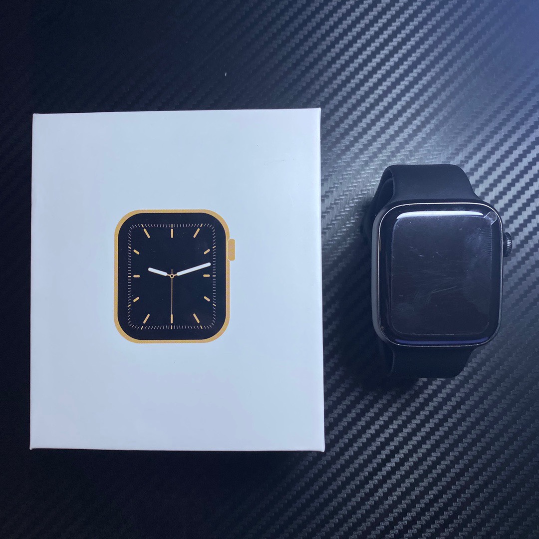 本地现货💰120
苹果iWatch5+智能手表 升级全屏版
升级全面屏 屏占比达95% 接近原装!
外表跟原装同尺寸 表带通用 可自由更换!
支持支付宝付款 可测体温,心率,通话,音乐,拍照,计步等等24种类功能
系统支持多国语言 可供外贸出口!
配件清单# 表盘+硅胶表带+说明书+磁吸充电线
售后保修三个月 外观不磨损 屏幕保护膜不撕开可退换!