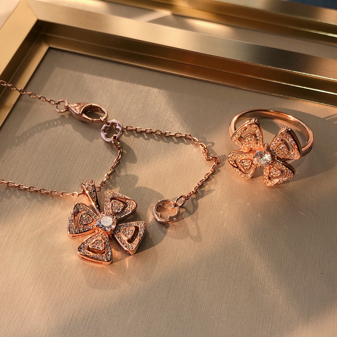 NO:102054,Necklace P ring Eternal Flower Rose Gold Set Flower Set that adds softness to you BV Eternal Flower Set (Ring 6#7#8#), Bulgari Ring Bulgari Necklace, bottega veneta, bvlgari, necklace, ring19860909项链p戒指 永恒花玫金套装 给你增加柔美气息的花朵套装 BV永恒花朵套装（戒指6#7#8#）,宝格丽戒指宝格丽项链,bottega veneta,bvlgari,necklace,ring,Jewelry