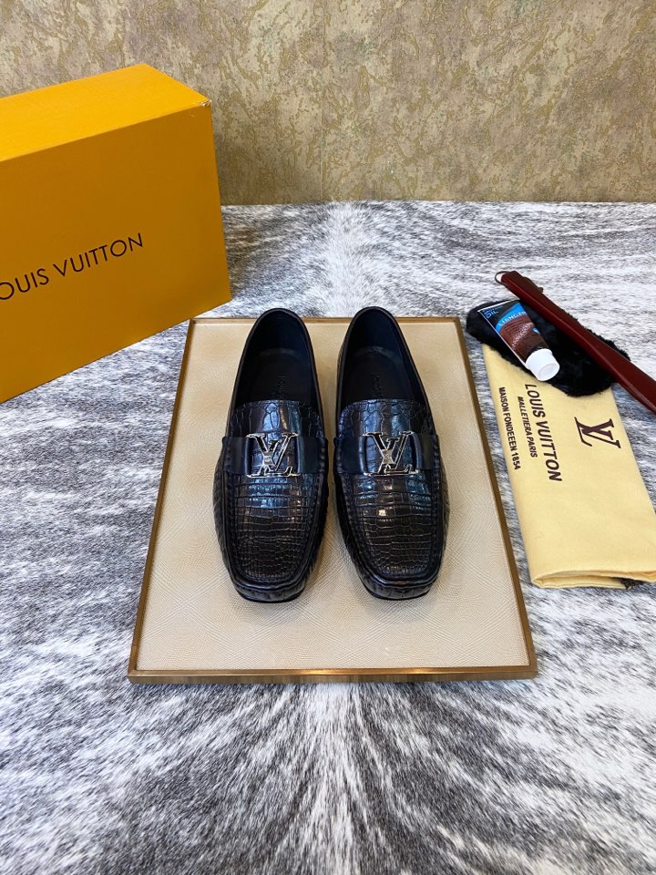 NO:275033,1V is here... New style of the big product, top quality. Thai imported Siamese crocodile belly, genuine leather bottom, fierce goods are coming [Rose][Rose] Imported hardware is different from market goods. The inside is fully imported German oxen. Perfect and smooth stitching is uniform and coherent. Fine craftsmanship. The design of the foot is simple and easy to wear. Soft enough to be comfortable. Standard code 38/44.,,Leather soles198609091V 来了来了...新款霸货 顶级精品.泰国进口暹罗鳄鱼肚皮 真皮大底,狠货来袭 [玫瑰][玫瑰] 进口五金不同于市场货 内里用全进口徳国胎牛 完美顺畅的车缝线 均匀连贯 工艺精细 套脚的设计简单易穿 柔软程度足以舒适 标准码 38/44.,,Leather soles,Men's shoes