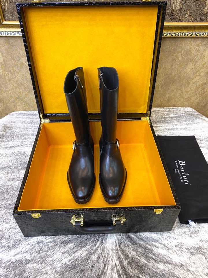 NO:557379,[12-inch boots] [Support global inspection] Top gift box configuration [Berluti] The world's top royal level, fully handmade series, top Italian shoes of the year, domineering goods, ready for sale, exclusively for aristocrats, the new favorite of the counter [Goodyear tire outsole] Italian professional boardmakers use Goodyear handcrafts, top luxury collection commemorative edition, the foundry factory specially invites Italian senior boardmakers to rigorously build with many years of top-end experience, to satisfy the gentlemen who yearn for top-end fashion! 38/45 ;,,boots19860909【12寸长靴】【支持全球验货】顶级礼盒配置【Berluti】世界顶级皇室级别 全手工系列 年意大利顶级鞋履 覇气狠货 现货 专供貴族 专柜新宠【固特异轮胎大底】意大利专业板师釆用固特异手工,顶级奢侈珍藏纪念版,经代工厂特请意大利高级板师多年顶级高端经验严谨打造,满足驾驭向往时尚顶尖高端的绅士们! 38/45 ；,,boots,Men's shoes