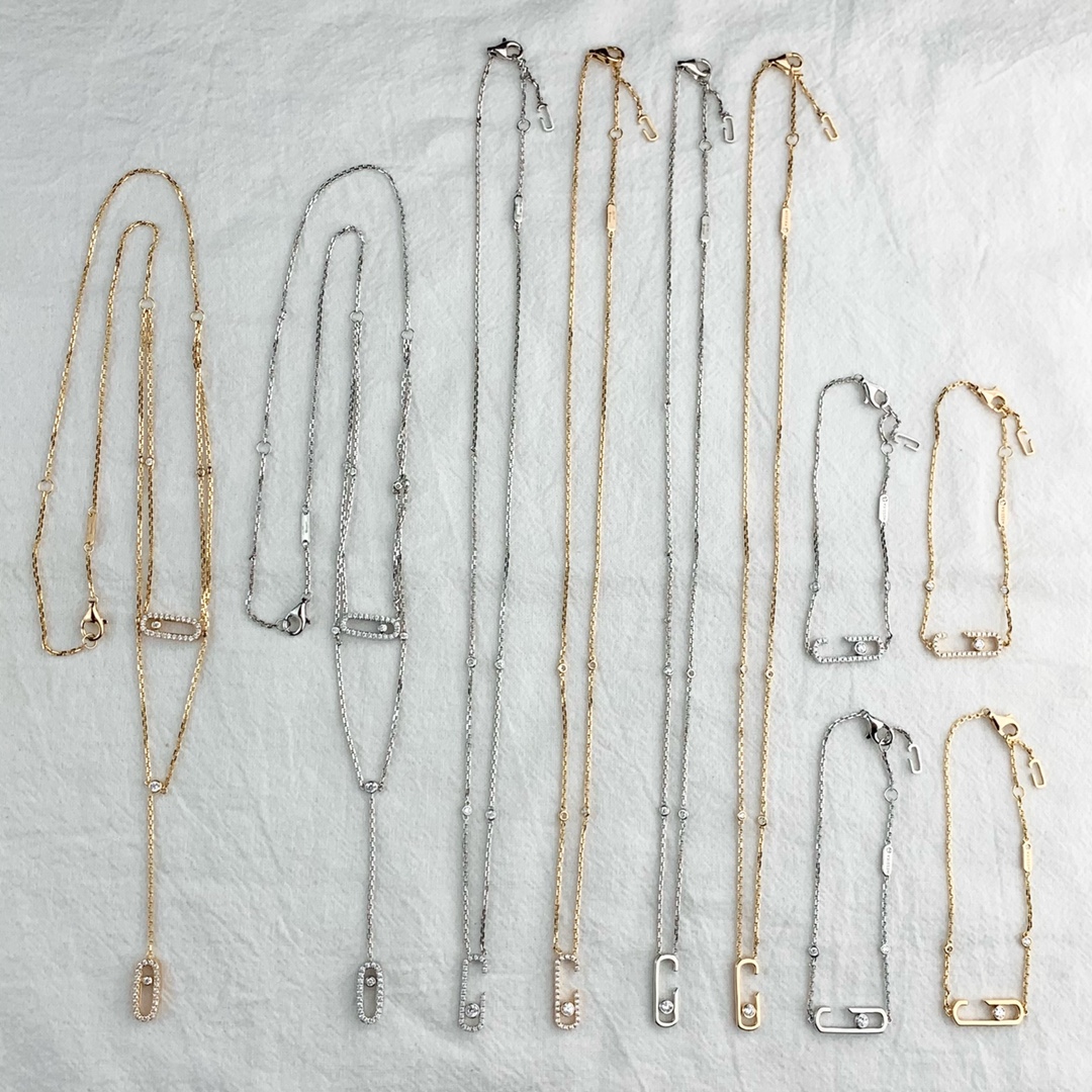 💰160 顶级版 M*essika 梅西卡光面项链
ZP原版钢模 CNC工艺！
纯手工镶嵌，专柜字印完美细节🌹
纯银电镀咪金
最具浪漫气息的系列 以简约长方形来呈现立体感，通过滑动的三颗主钻凸显设计的独特 使其更具流动、精致感 与任何配饰搭配都能互相契合 适合日常佩戴