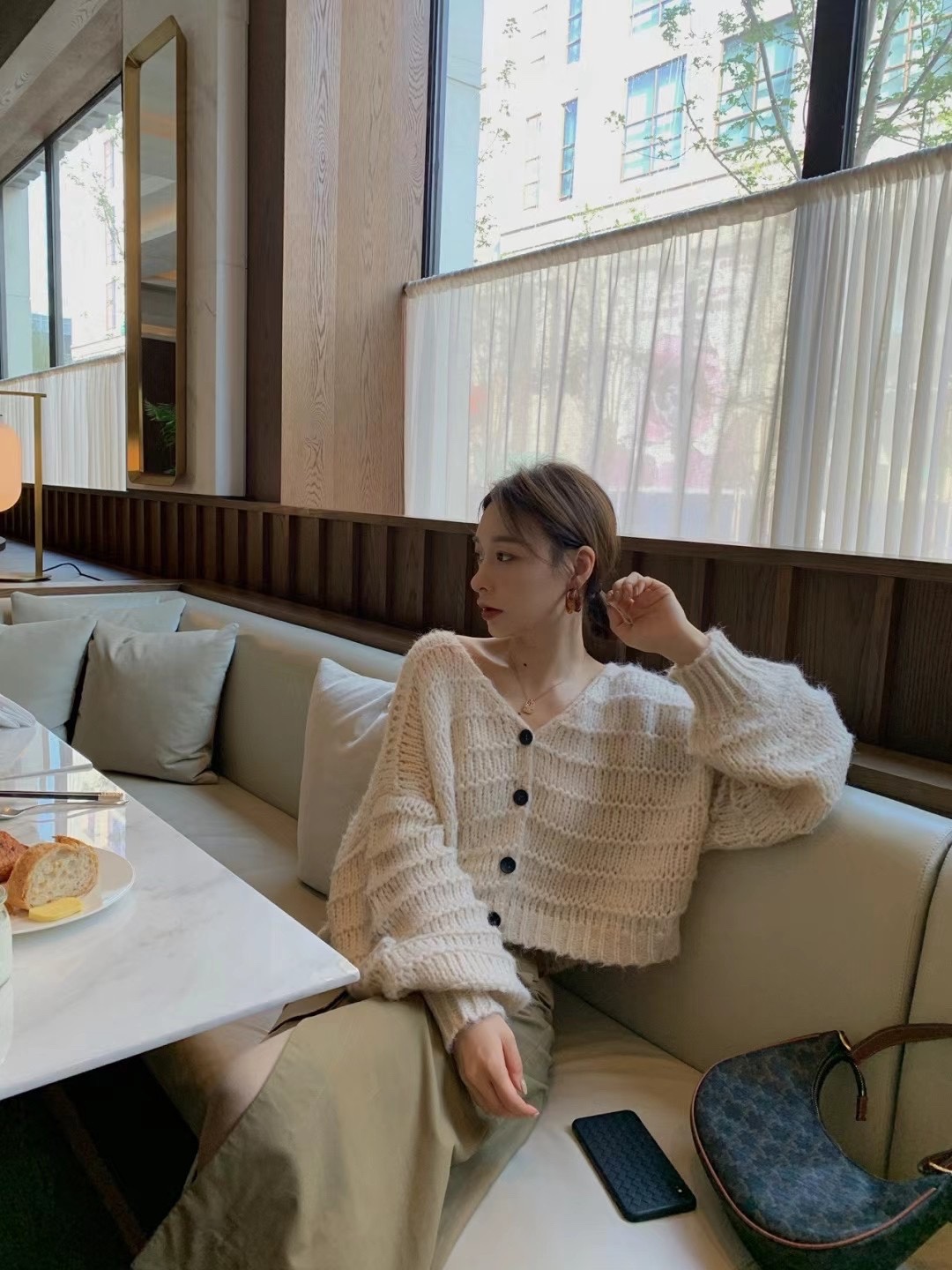 CELINE AVA 老花Ttiomphe腋下包 193952