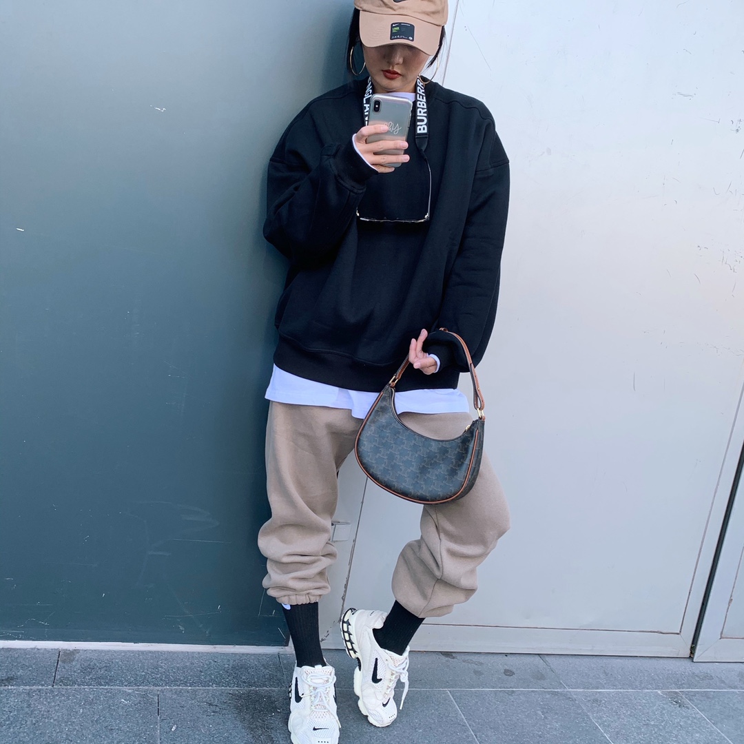 CELINE AVA 老花Ttiomphe腋下包 193952