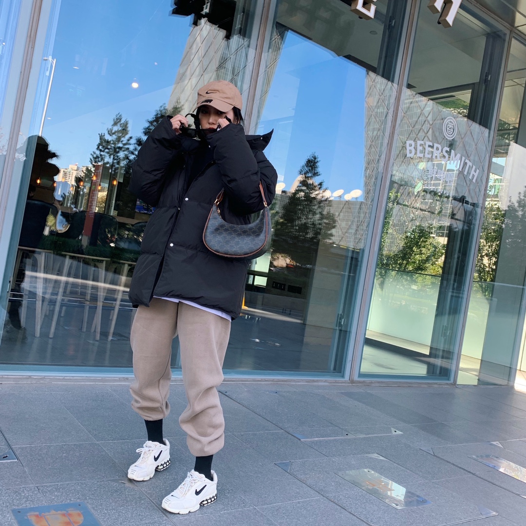 CELINE AVA 老花Ttiomphe腋下包 193952