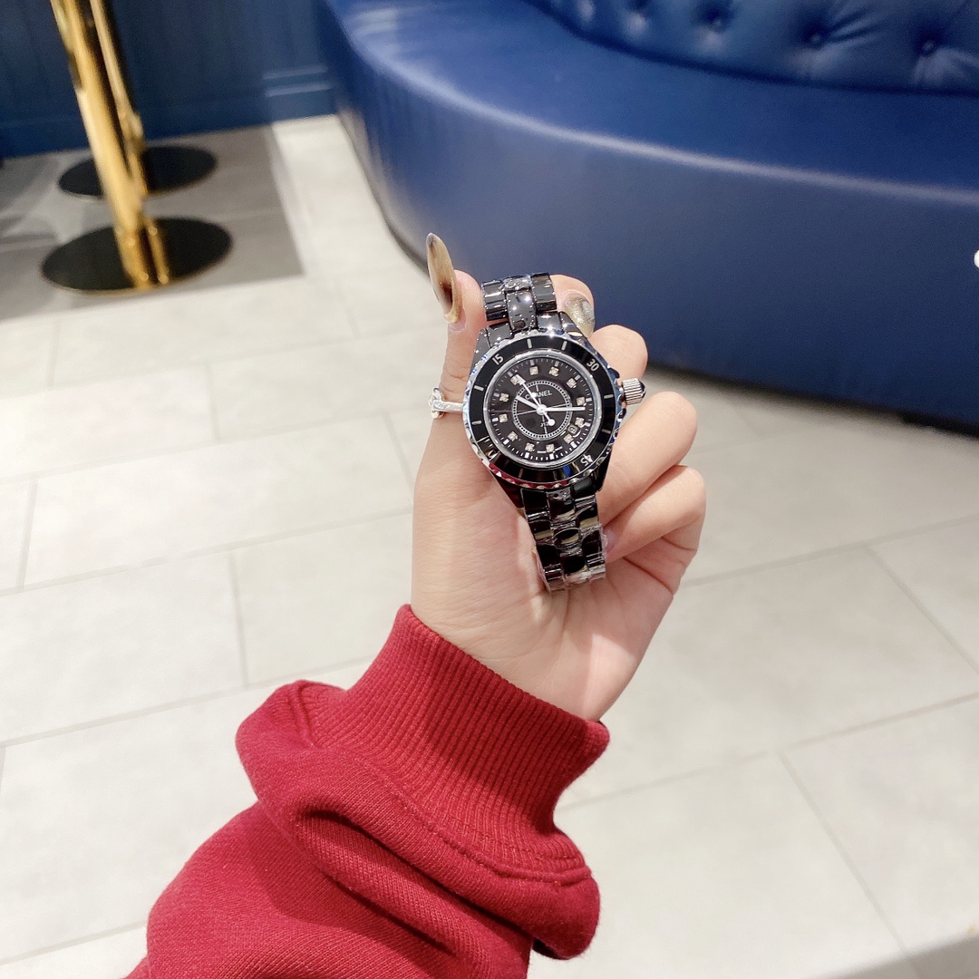 “Chanel J12 Quartz Watch: High-Quality Ceramics in 399 Degrees” - 图片 5