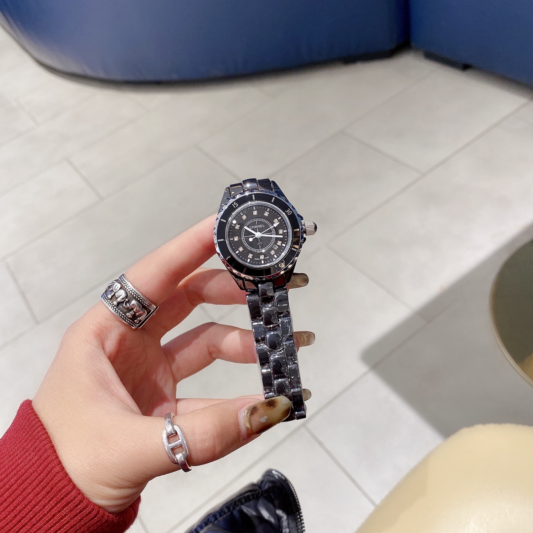 “Chanel J12 Quartz Watch: High-Quality Ceramics in 399 Degrees” - 图片 6