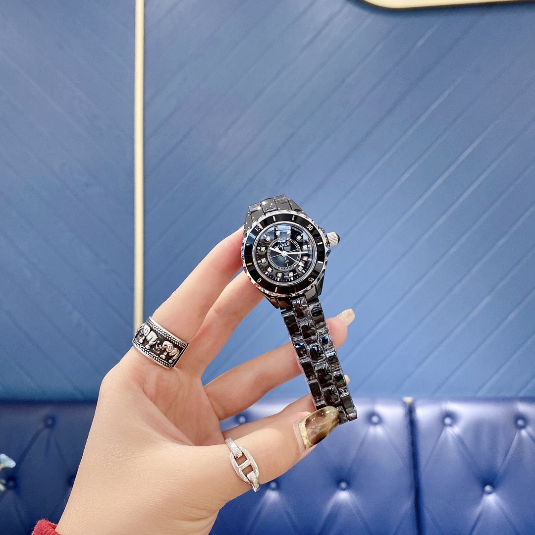 “Chanel J12 Quartz Watch: High-Quality Ceramics in 399 Degrees” - 图片 7