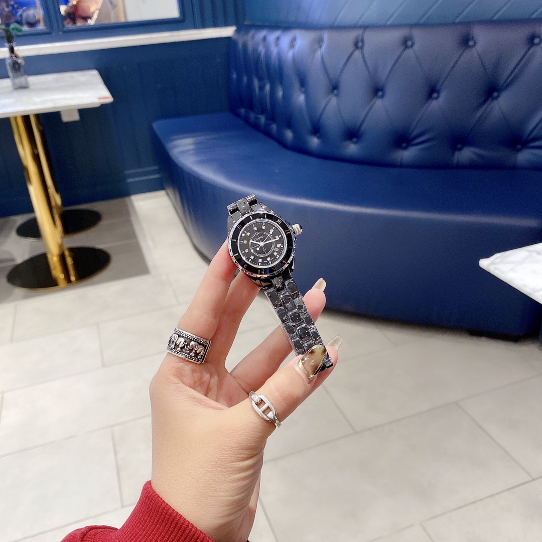 “Chanel J12 Quartz Watch: High-Quality Ceramics in 399 Degrees” - 图片 1