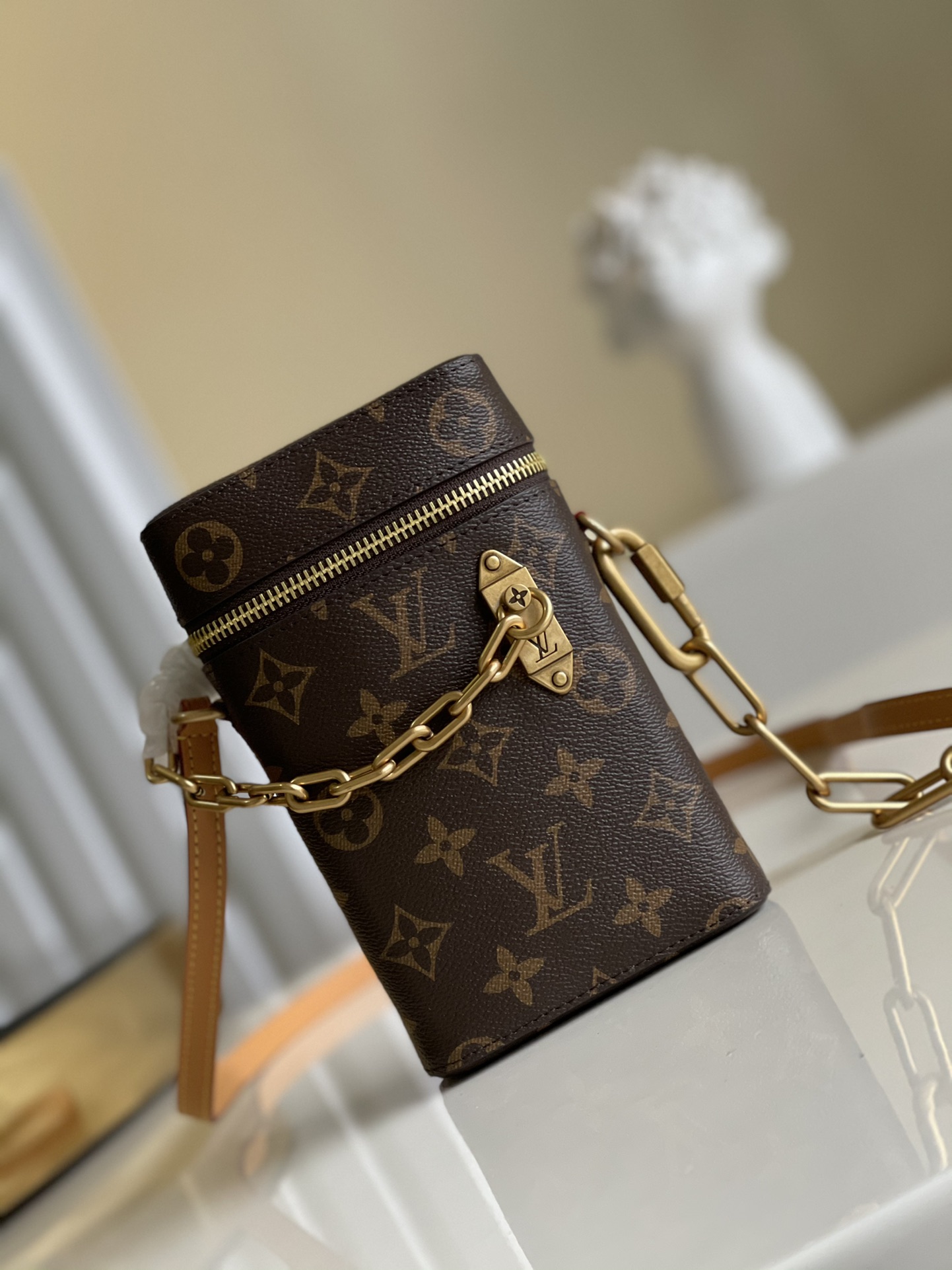 NO:396400,【Exclusive real photo of M44914 preschool】Produced by FL, it must be a boutique This fashionable functional backpack is the most suitable for urban active people. It combines sports bag shape with unique brand details. Water ripples mini chain bucket bag bucket bag. The backpack's soft Monogram canvas is equipped with exquisite calfskin inlaid and engraved zipper zipper zipper, size: 11x6x16.5cm f.550, LV [original leather], louis vuitton, backpacks, cowhide19860909【独家实拍M44914老花】FL出品 必属精品 这款时尚功能背包是最适合都市活躍人士 它将运动袋形与独特的品牌细节元素结合 水波纹迷你链条水桶包桶包 背包柔软的Monogram帆布以精致的小牛皮镶饰和刻字拉链拉片装,尺寸:11x6x16.5cm f.550,LV【原厂皮】,louis vuitton,backpacks,cowhide,Bag