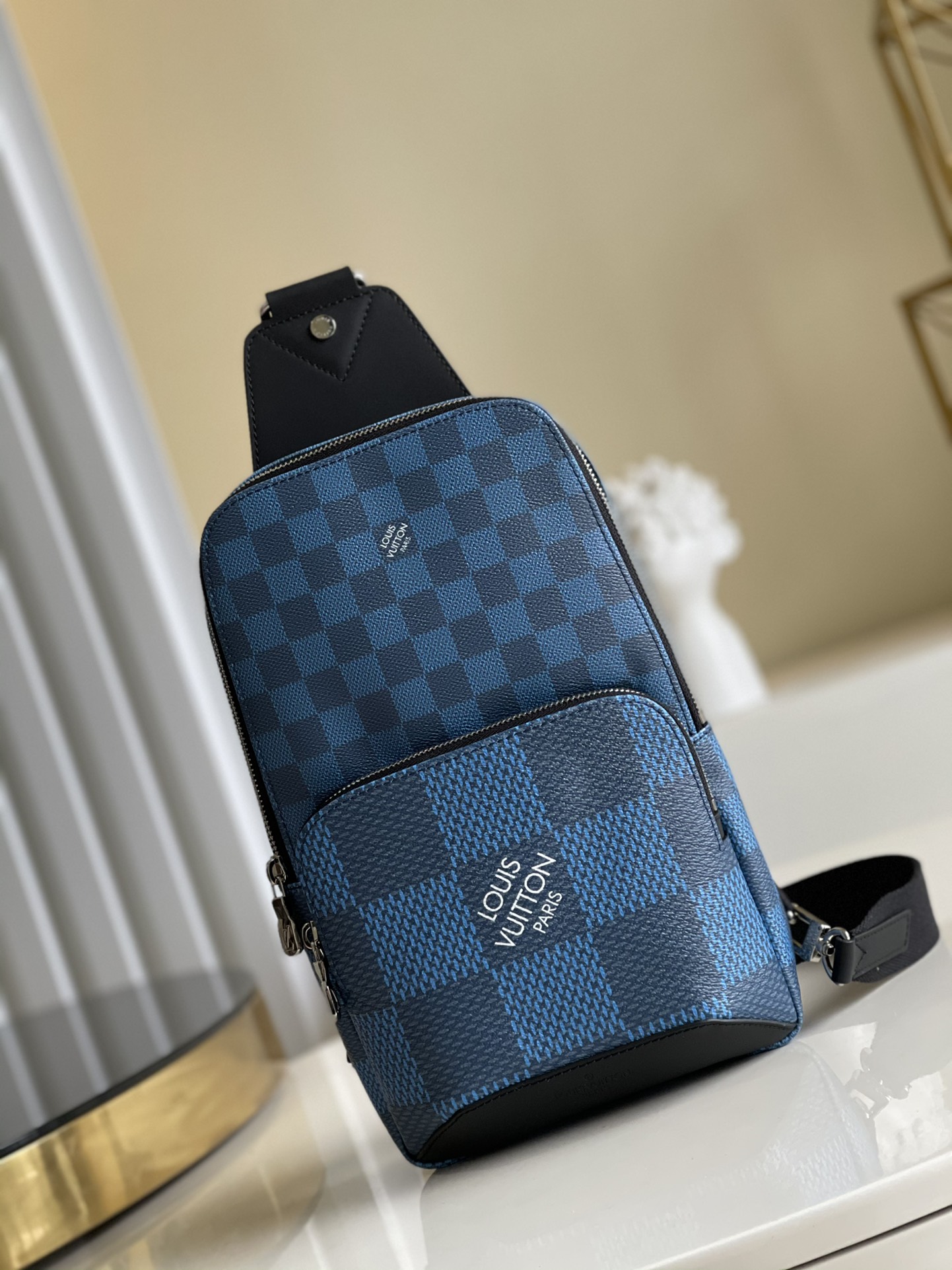 NO:396397,【Exclusive real photo NN40403 blue large grid】AVENUE shoulder bag This Avenue shoulder bag is made of Damier Graphite Giant canvas with subtle gradient colors, black leather large grid silk screen men's waist bag oo[handshake][handshake] with flexible and adjustable shoulder straps, which can be carried comfortably on the left and right, achieving the light storage required for daily life. Detailed features 20.0 x 31.0 x 10.0cm t.650, LV [original leather], louis vuitton, shoulder bags19860909【独家实拍NN40403蓝色大格】AVENUE 单肩包 本款 Avenue 单肩包为 Damier Graphite Giant 帆布涂抹微妙渐变色彩,黑格黑皮大格子丝印男士腰包胸包oo[握手][握手]搭配灵活可调节肩带,无论左右均可舒适背携,实现日常所需的轻巧收纳.详细特征20.0 x 31.0 x 10.0cm t.650,LV【原厂皮】,louis vuitton,shoulder bags,Bag