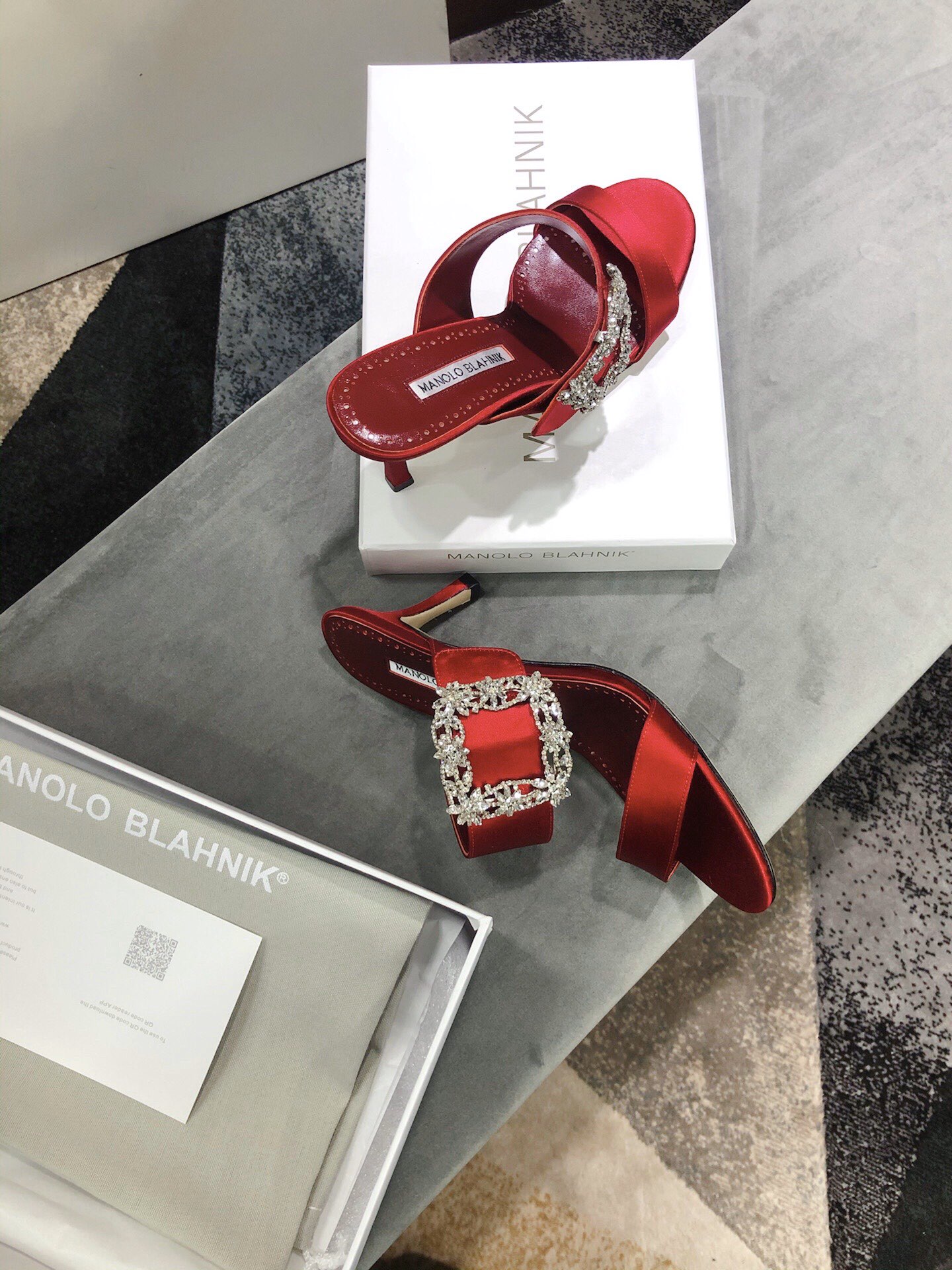 Luxury Italian Materials Create Manolo Blahnik’s Precision Shoes: Code 34-40, 7.5cm High - 图片 8