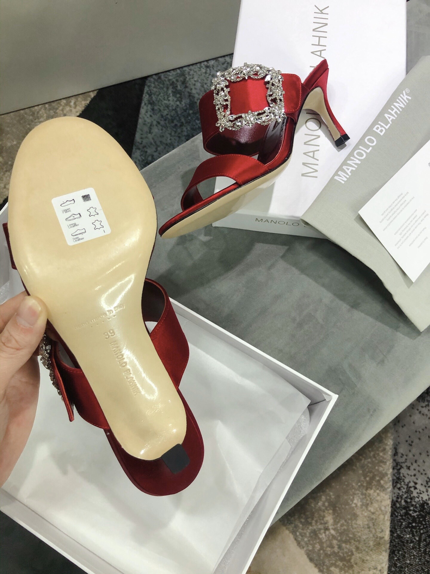 Luxury Italian Materials Create Manolo Blahnik’s Precision Shoes: Code 34-40, 7.5cm High - 图片 9