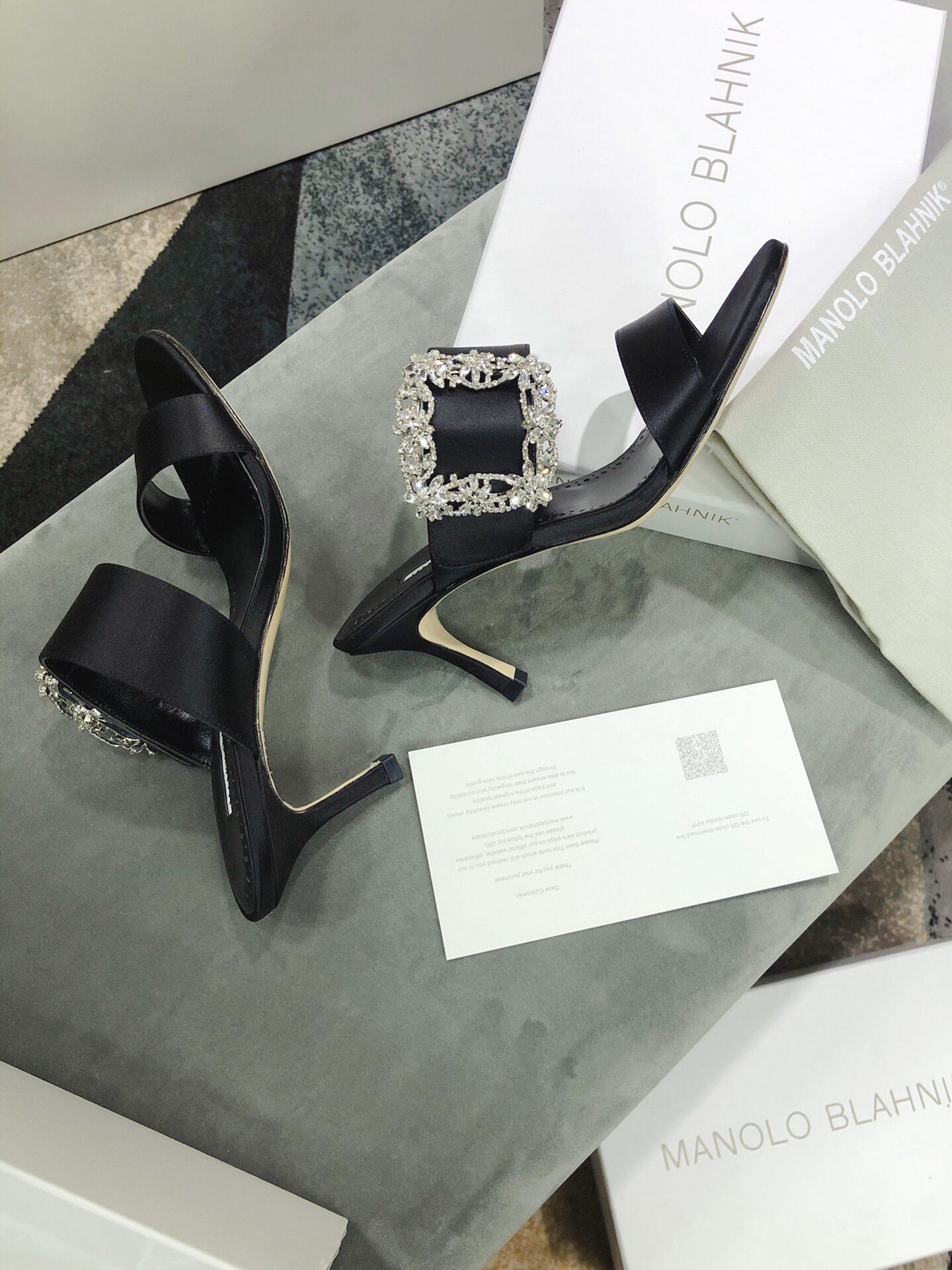 Luxury Italian-made Manolo Blahnik shoes with 7.5 cm heels, priced at P600. - 图片 3