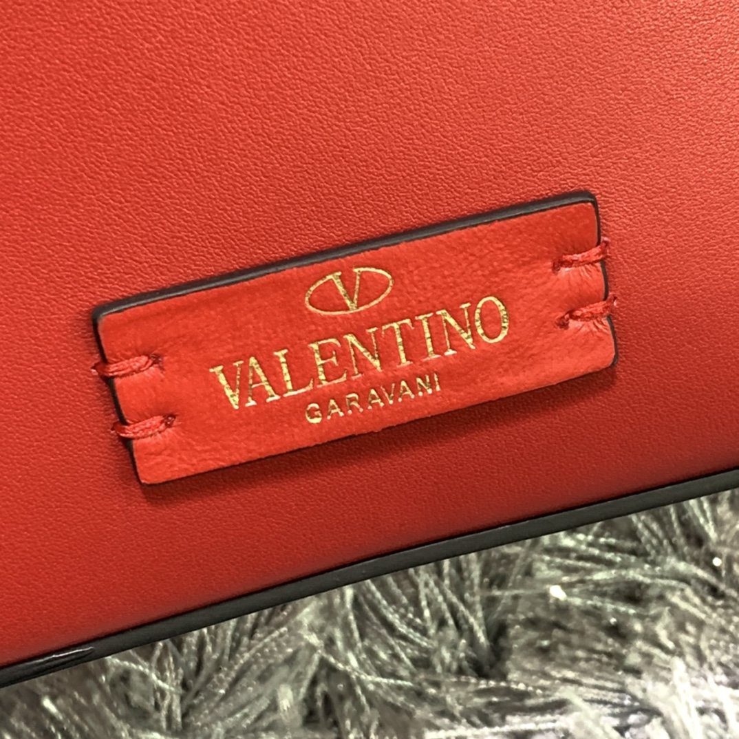 新款Valentino华伦家新款桶包