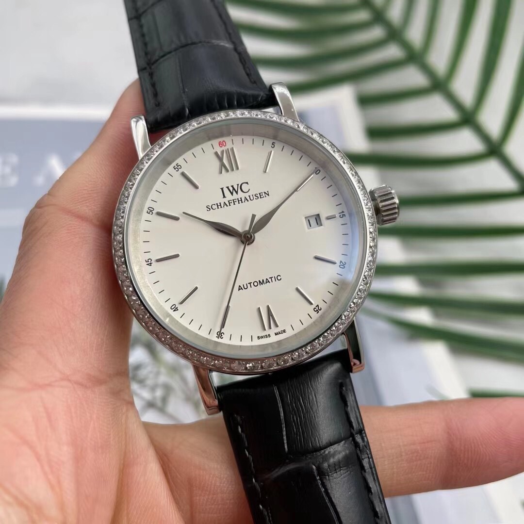 💰380 ⚡️⚡️⚡️2018独家原版柏涛非诺系列男士腕表 采用全新日本原装西铁城8215机芯 顶级蓝宝石玻璃 2813机芯 顶级矿物质耐磨玻璃.316精钢表壳 原版底纹密底三种后盖XLM出厂 牛皮表带原装折叠表扣尺寸:39/10mm 请认准独家品质