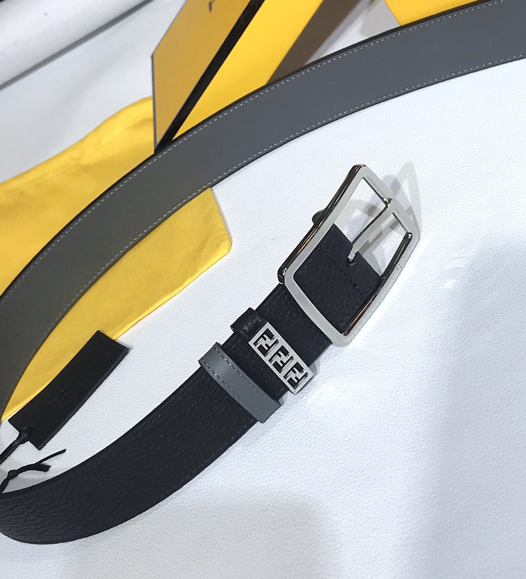 Fendi 五金做工精细 线条流畅 表面光滑 𝐙𝐏电镀工艺 香港通关【𝐇𝐀𝐀𝐒】 进口皮料