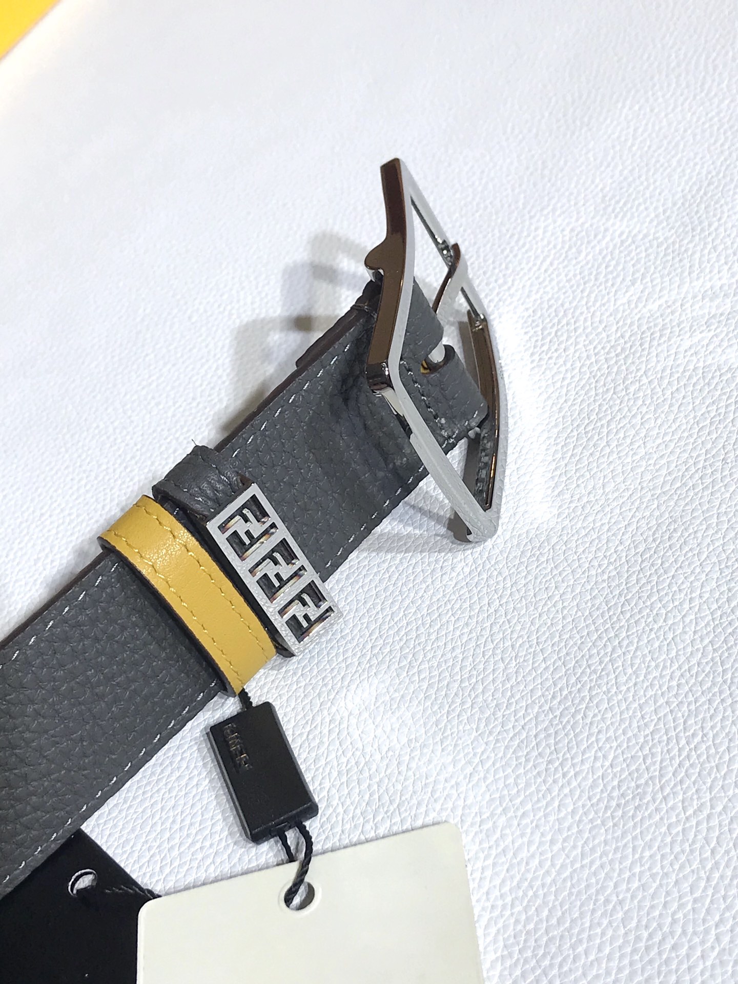 Fendi 五金做工精细 线条流畅 表面光滑 𝐙𝐏电镀工艺 香港通关【𝐇𝐀𝐀𝐒】 进口皮料