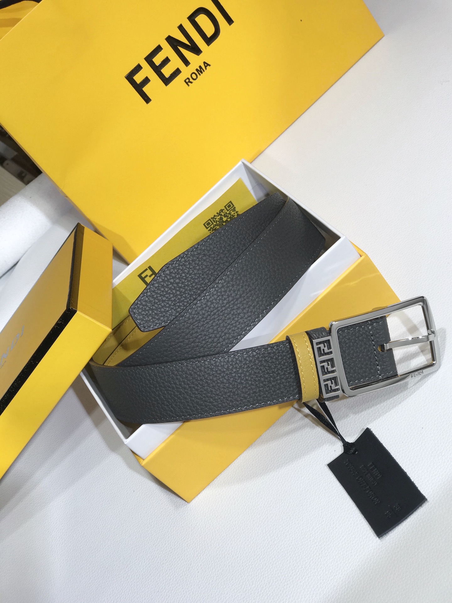 Fendi 五金做工精细 线条流畅 表面光滑 𝐙𝐏电镀工艺 香港通关【𝐇𝐀𝐀𝐒】 进口皮料