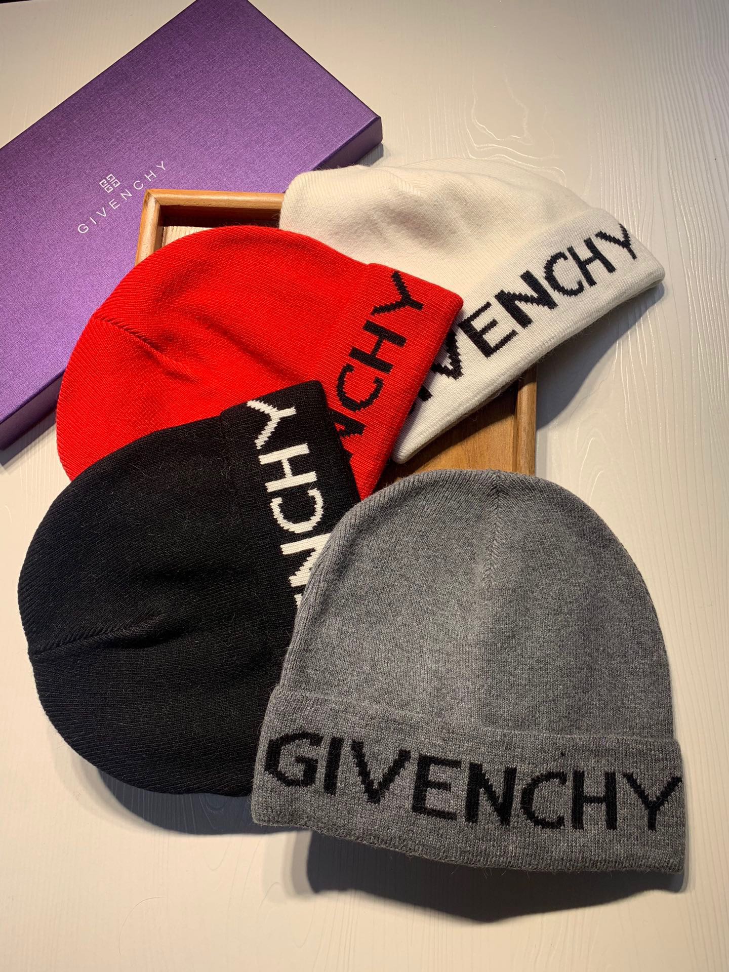 NO:362194,.Givenchy. [Wool Single Hat] Guest wool for guests!  A precious collection of soul hats!  Guest color yarn is very beautiful!  classic!  The touch is soft and greasy. 70 wool 30 rabbit hair. A lamb combed lamb can only produce 30-40g of wool. Such a hat requires three or four lambs. Don’t use ordinary hats on the market to pretend to be. Is the yarn supplied by customers good? The market goods are incomparable!  The top-notch luxury of materials is the charm of the product. Easy access to the counter. Those who mix in the counter must receive it. They love every color. And they are beautiful and endurable!  Men, women, young and old can wear it!  You can beautify the real thing~ Hat Straw Hat Fisherman's Hat Baseball Hat Knitted Hats, Hats, given, espadrilles, hats.纪梵希.【羊毛单帽】客供小羊毛！珍贵典藏的灵魂帽子！客供色纱.每个颜色都非常好看！经典！手感软腻.70羊毛30兔毛.一只小羊精梳过的小羊仅能产出30-40g的羊毛.这么一个帽子得三四只小羊.不要拿市面上普通帽子冒充相比.客供的纱线好吗.市场货没得比！用料顶级奢华这就是产品的魅力.轻松出入专柜.混专柜的来必收.素色每个颜色都爱.而且美耐级了！男女老少均可用佩戴！见到实物你们能美化了～帽子草帽渔夫帽棒球帽针织帽,帽子,givenchy,espadrilles,hats,hat