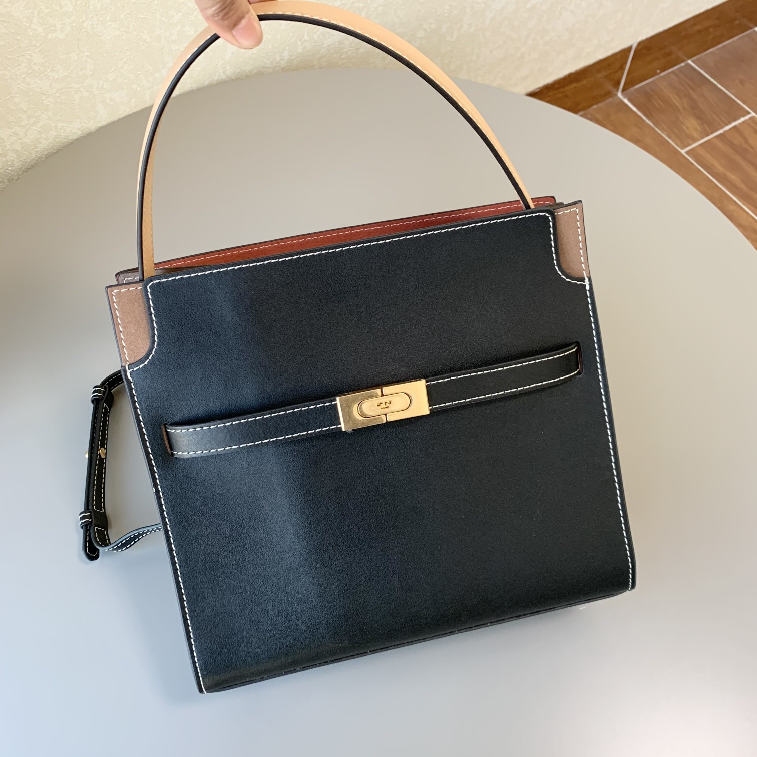 Tory Burch 小号黑色TORY BURCH 新款托特包 头层纳帕牛皮＋ 磨砂五金 手提单肩斜挎均可
