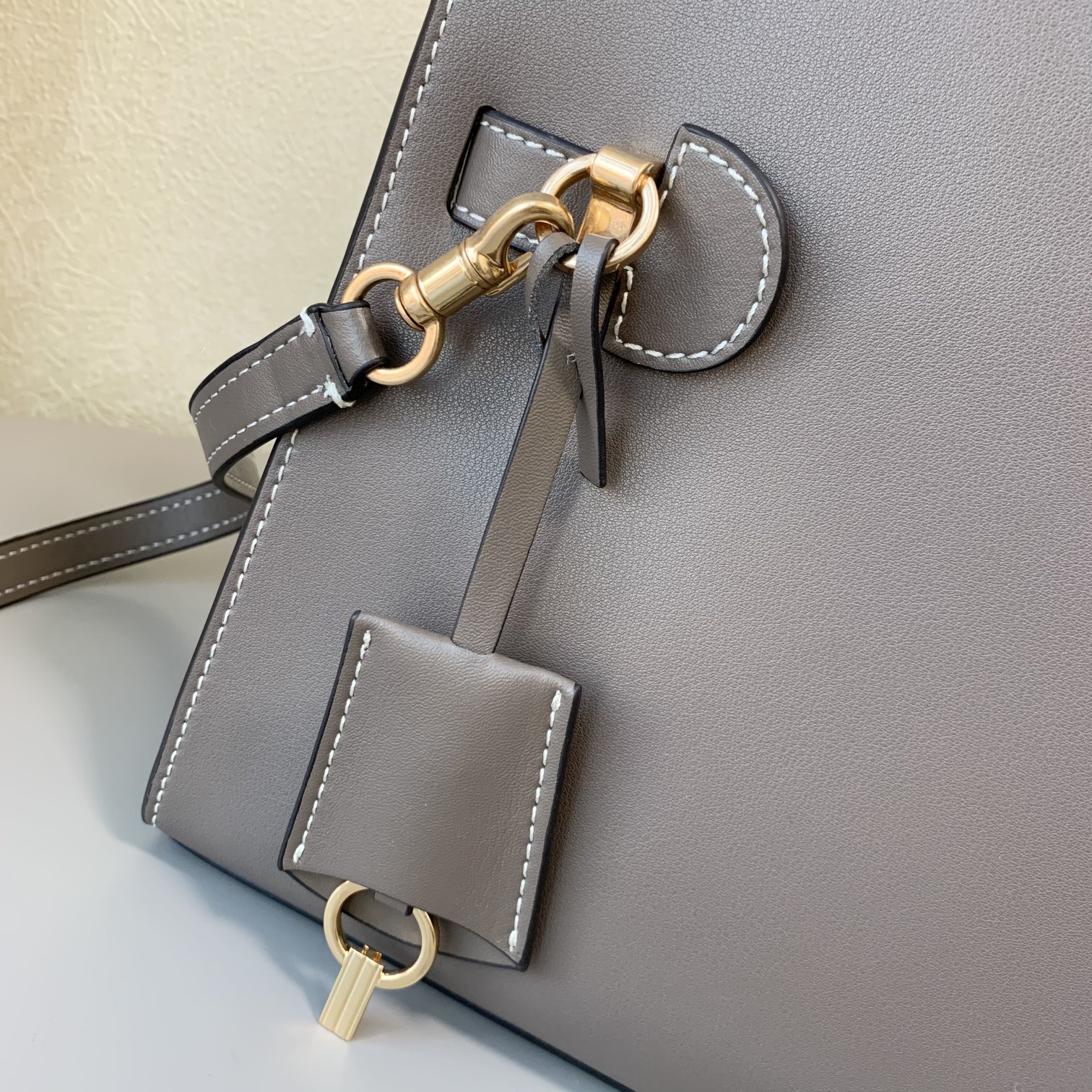 Tory Burch 小号灰色TORY BURCH 新款托特包 头层纳帕牛皮＋ 磨砂五金 手提单肩斜挎均可