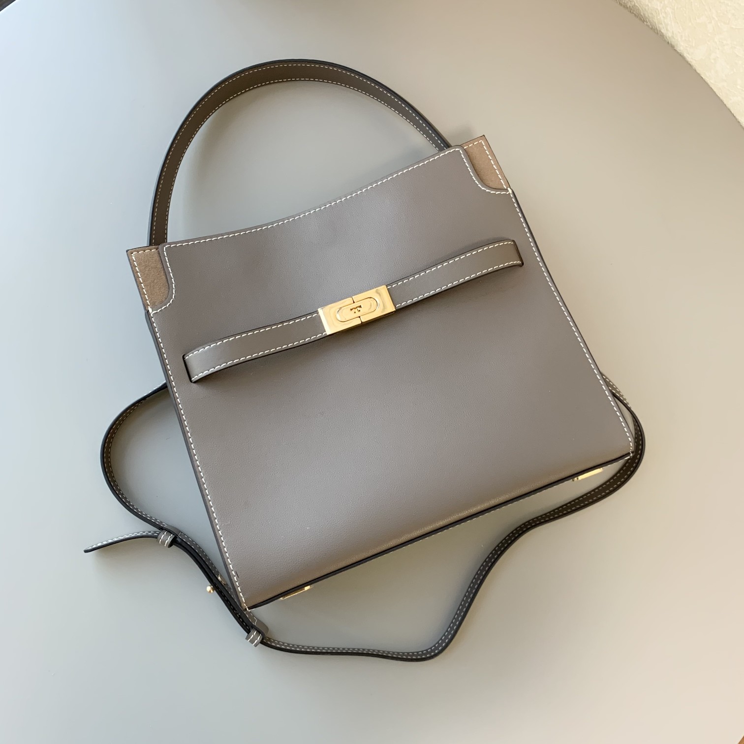 Tory Burch 小号灰色TORY BURCH 新款托特包 头层纳帕牛皮＋ 磨砂五金 手提单肩斜挎均可