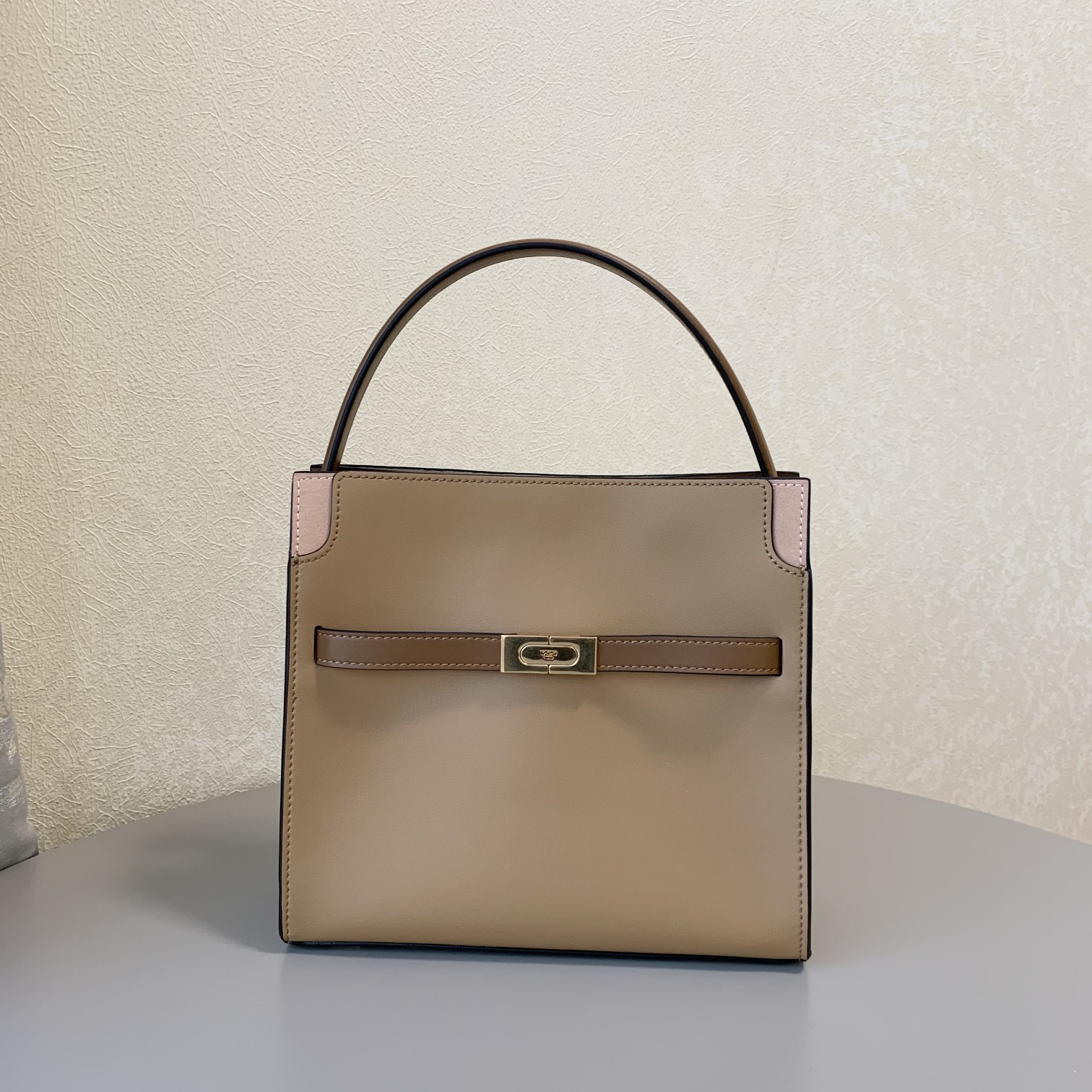 Tory Burch 小号奶茶色TORY BURCH 新款托特包 头层纳帕牛皮＋ 磨砂五金 手提单肩斜挎均可