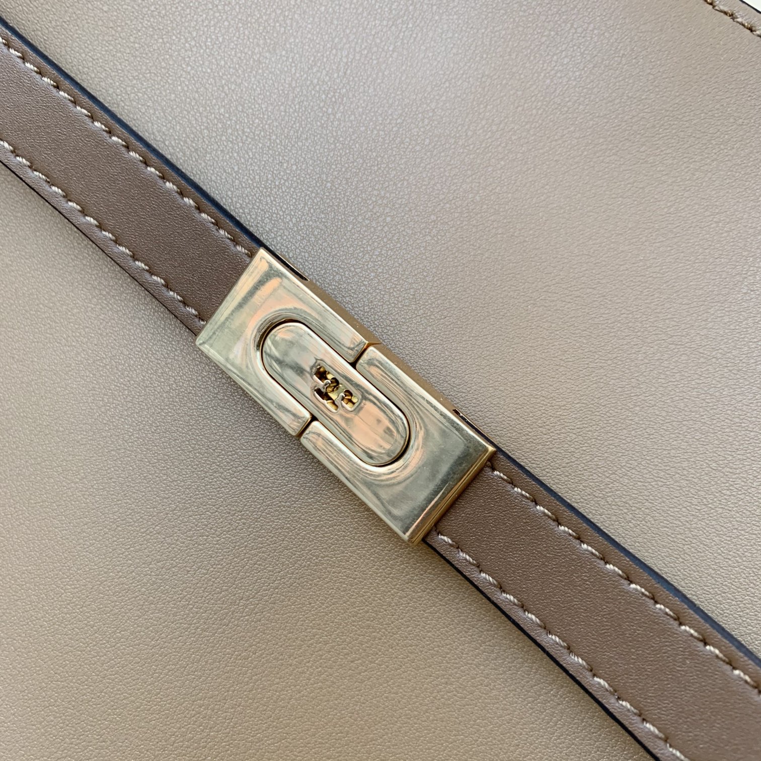 Tory Burch 小号奶茶色TORY BURCH 新款托特包 头层纳帕牛皮＋ 磨砂五金 手提单肩斜挎均可