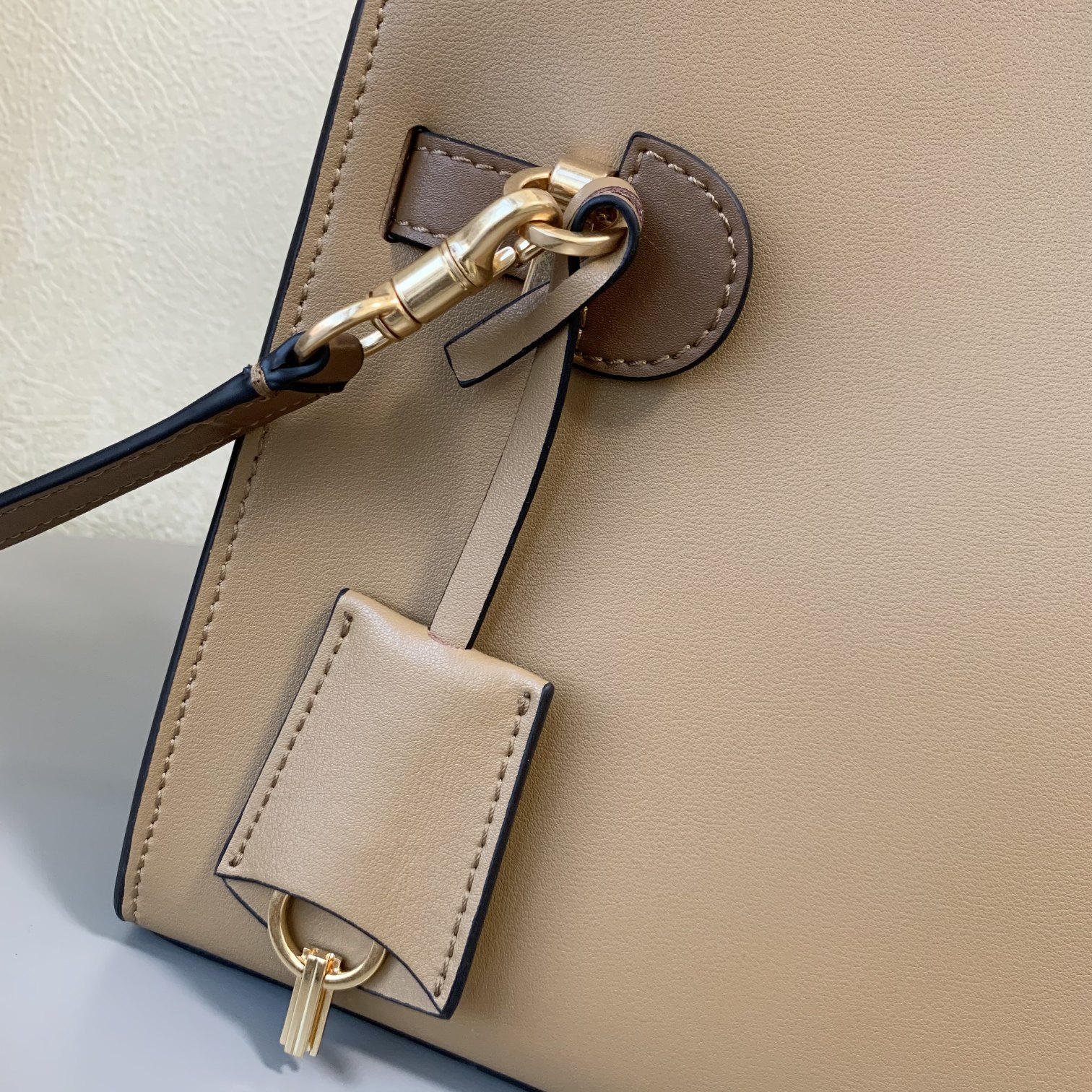 Tory Burch 小号奶茶色TORY BURCH 新款托特包 头层纳帕牛皮＋ 磨砂五金 手提单肩斜挎均可