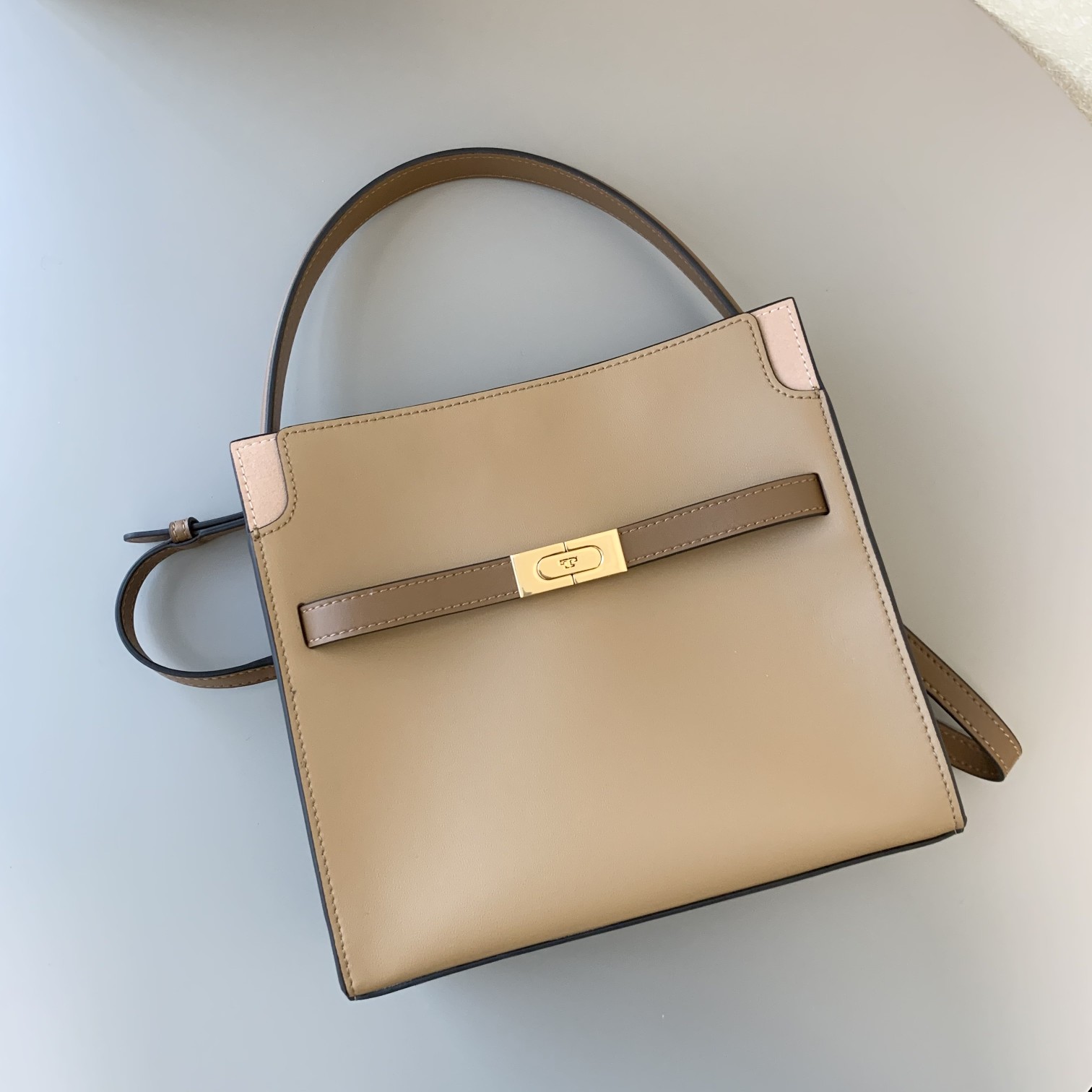 Tory Burch 小号奶茶色TORY BURCH 新款托特包 头层纳帕牛皮＋ 磨砂五金 手提单肩斜挎均可