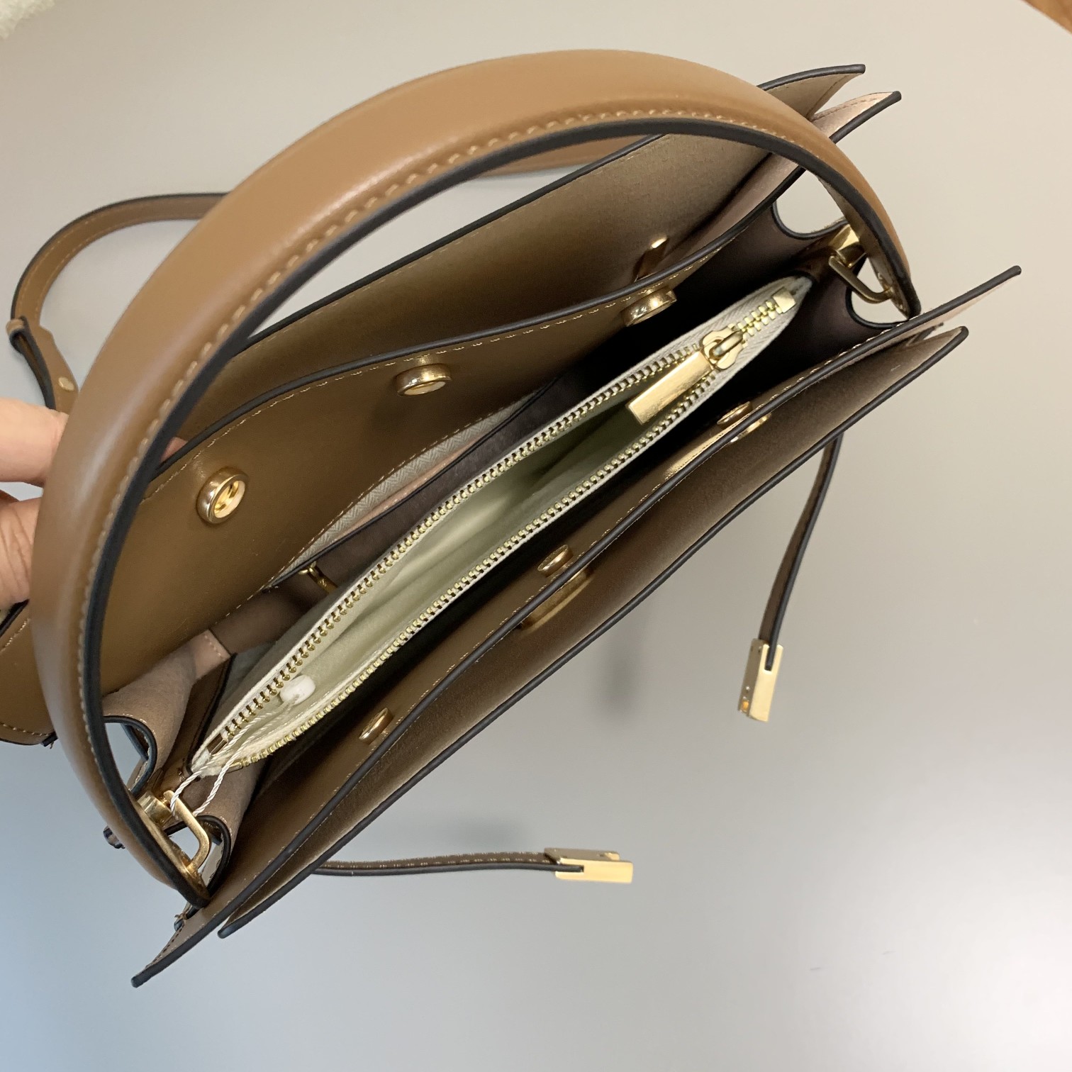 Tory Burch 小号奶茶色TORY BURCH 新款托特包 头层纳帕牛皮＋ 磨砂五金 手提单肩斜挎均可