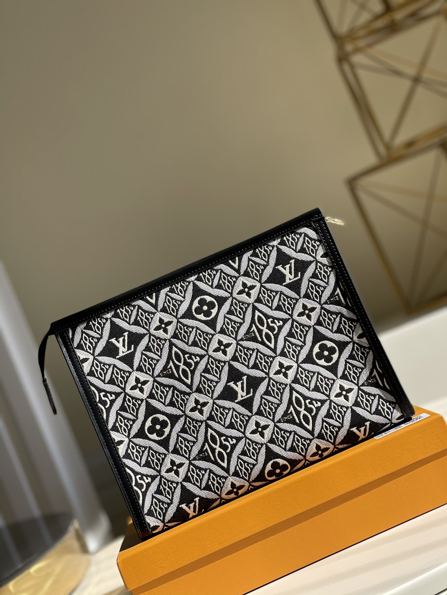 NO:396411,【Exclusive real photo M80074】POCHE TOILLETTE 26 washbasket (specific fabric, exclusive version) Since 1854 jacquard fabric 1854 digital weaving pattern reveals a retro style... Lightweight and versatile ~ Size 25*20*5.5 a.,LV [original leather],louis vuitton19860909【独家实拍M80074】POCHE TOILLETTE 26 盥洗袋（特定面料 独家对版）Since 1854 提花织物1854 数字织纹流露复古风...轻巧百搭～尺寸25*20*5.5 a.,LV【原厂皮】,louis vuitton,Bag