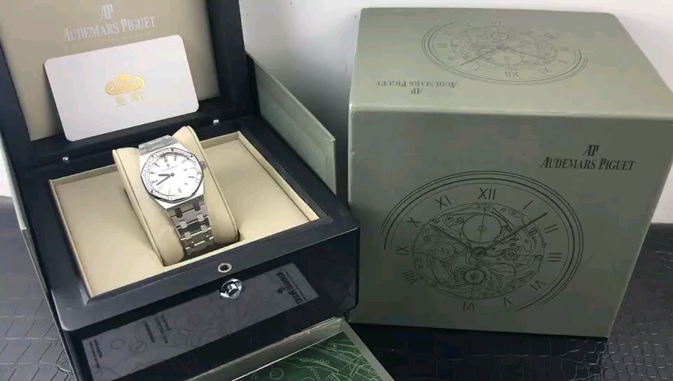 Audemars Piguet 皇家 爱彼皇家橡树系列67651镶钻女表视频欣赏
