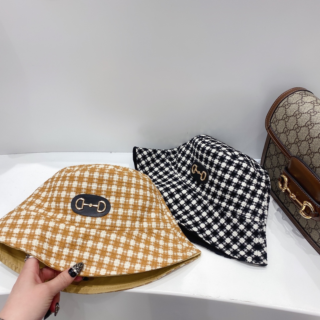 NO:208709,Running volume GUC*I Guqi Spring and Summer New plaid double-sided fisherman hat, plaid color is good-looking, a bit literary and ladylike. The little fisherman with bucket hat is really double-sided, and must-have in spring and summer!  Material: Cotton Head Circle: 57cm Hat Straw Hat Fisherman's Hat Baseball Hat, Hats, Gucci, espadrilles, hats19860909跑量 GUC*I古奇春夏新款格纹双面渔夫帽, 格纹色系嘎嘎的好看,有点文艺淑女范 桶帽小渔夫,实在双面,春夏必入款！ 材质:棉 头围:57cm帽子草帽渔夫帽棒球帽,帽子,gucci,espadrilles,hats,hat