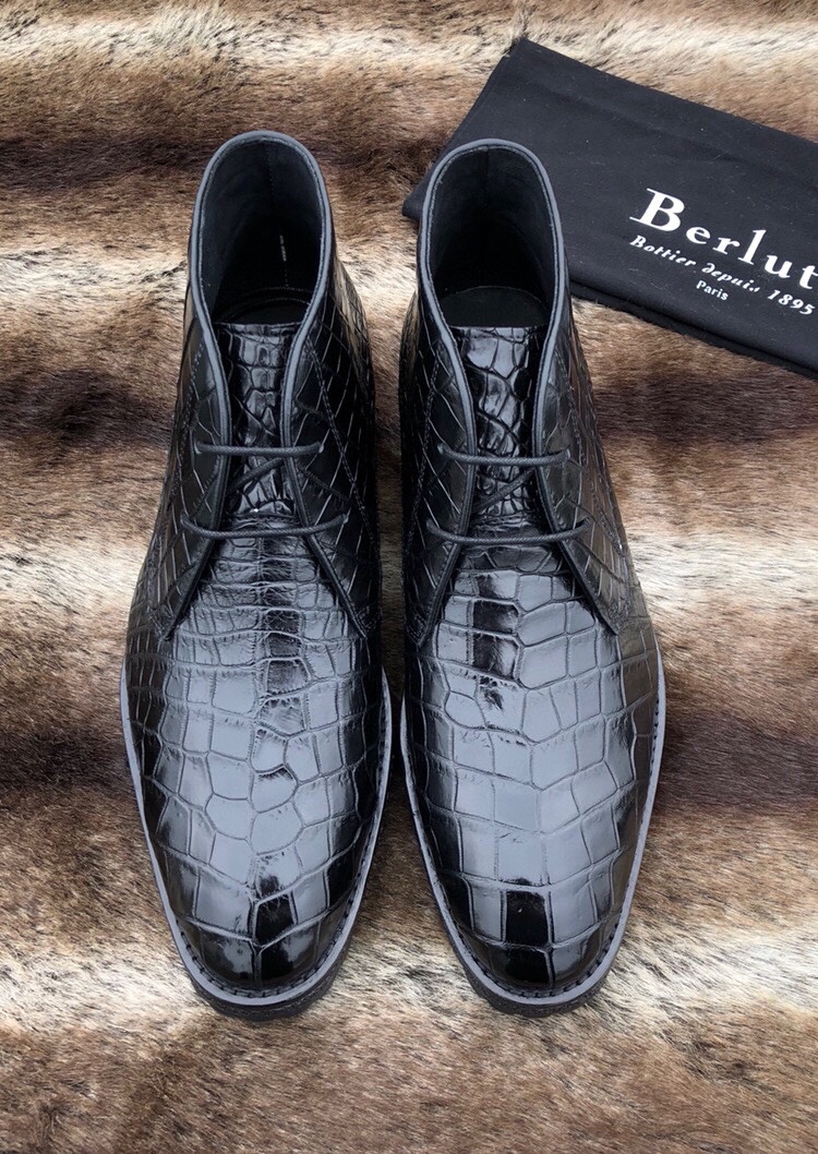 NO:356168,[Support global inspection] [Whole crocodile belly, not spliced] The authentic public price is 108XXX. The most expensive shoes in the world, with the promotional slogan 