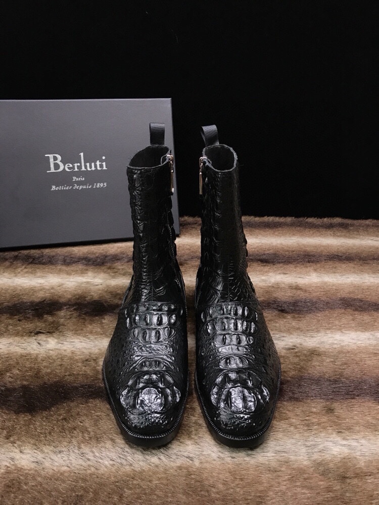 NO:557363,[Berluti] batch of [8-inch boots], top gift box equipped with the world's top royal level, fully handmade series of top Italian shoes of the year, domineering goods, in stock, specially for nobles [whole Siamese crocodile skin] the new favorite of the counter [Goodyear tire outsole] Italian professional board masters use Goodyear handcrafts, top luxury collection commemorative edition, the agency factory specially invites Italian senior board masters to create rigorously with many years of top high-end experience, to satisfy the gentlemen who yearn for the top high-end fashion! 38/45,,boots,crocodile skin19860909【Berluti】批【8寸靴子】狠货 顶级礼盒配置世界顶级皇室级别 全手工系列 年意大利顶级鞋履 覇气狠货 现货 专供貴族【整张暹罗鳄鱼皮】专柜新宠【固特异轮胎大底】意大利专业板师釆用固特异手工,顶级奢侈珍藏纪念版,经代工厂特请意大利高级板师多年顶级高端经验严谨打造,满足驾驭向往时尚顶尖高端的绅士们! 38/45,,boots,crocodile skin,Men's shoes