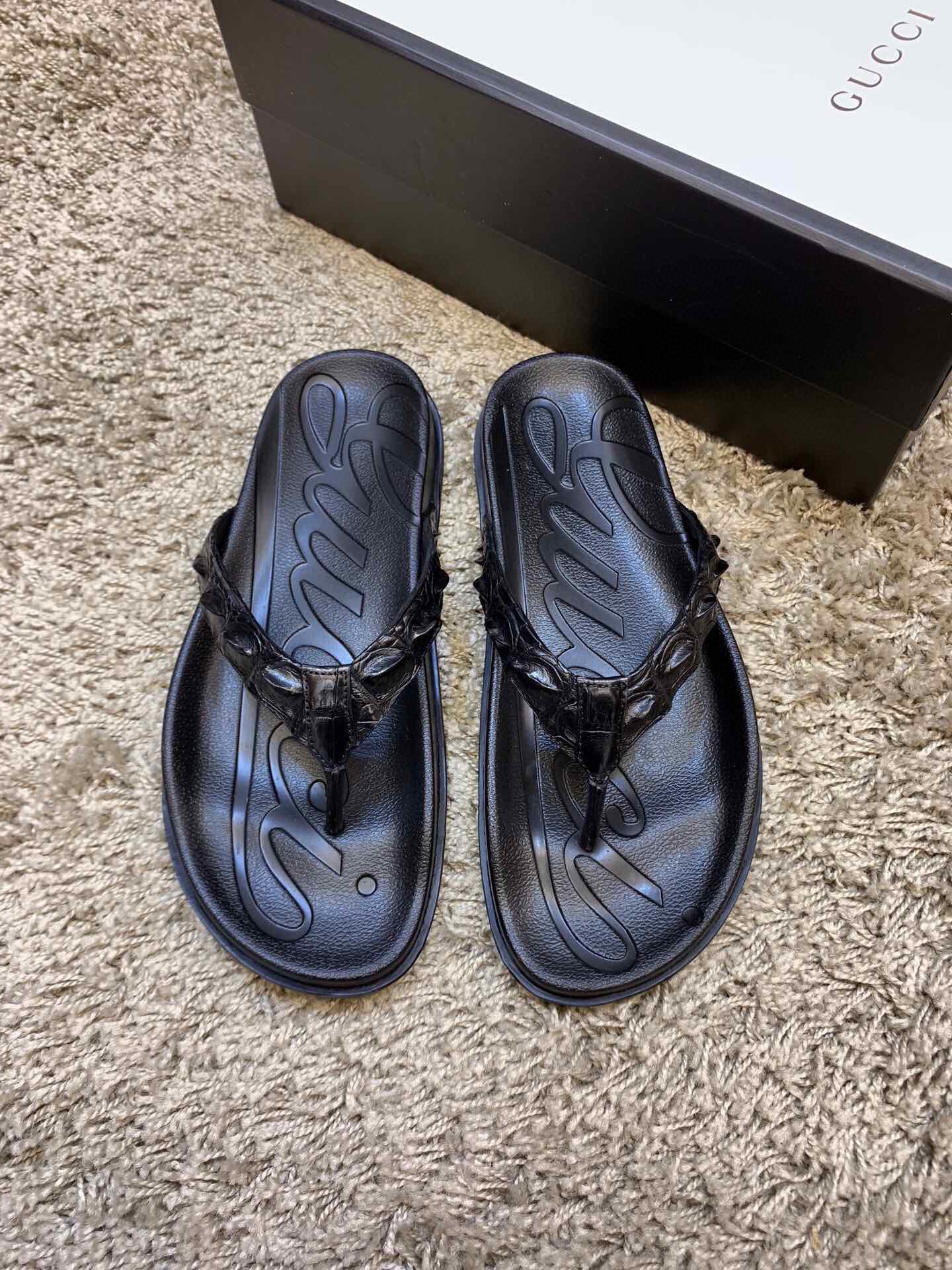NO:279686,Crocodile slippers, GuCCl, new products, store manager, grand recommendation [Crocodile Sandals] Guchi Thai Siamese crocodile leather, counter quality, quality level, simple and fashionable, luxurious and atmospheric, gentlemanly style, Baidu, casual and temperament 38/45; tire soles are the highlights, wear-resistant and non-slip, absolutely suitable for you who know how to taste life!  ,christian louboutin,gucci,slippers,crocodile skin19860909鳄鱼拖鞋批 GuCCl 新品 店长隆重推荐【鳄鱼凉拖臻品】古奇泰国暹罗鳄鱼皮 专柜精品 质量属精品级别 简单时尚 奢华大气 绅士风度百度 休闲不失气质 38/45；轮胎大底是亮点 耐磨防滑 绝对适合懂得品味生活的您！,,christian louboutin,gucci,slippers,crocodile skin,Men's shoes