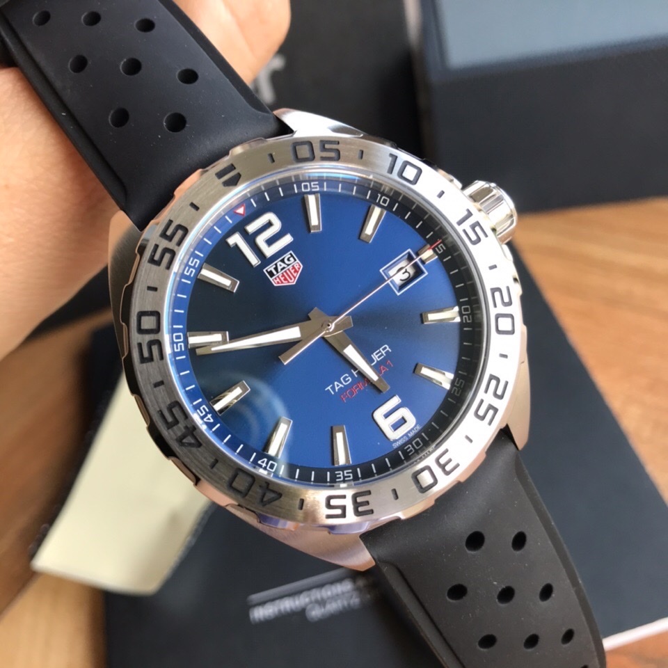 NO:727944,Counter inspection code can be customized. Batch: Original box: 50. New TAG Heuer with good looks, newly launched, hard goods. Original TAG Heuer, TAG Heuer F1 series quartz watch, over RMB 10,000 at counter. Sapphire mirror, super luminous hands, original movement, original fluorine rubber strap, anti-sweat and anti-odor!  No cheap scent!  Supports disassembly and inspection, watch diameter ~43mm. The ultra-high difficulty brushed steel watch strap process cannot be imitated, one watch and one code comes with a hangtag, and the counter is synchronized!  Brand new complete set of [color][color][color],,tag heue19860909可以订做专柜查验码 批: 原盒:50 新款泰格豪雅高颜值新上线,硬货.Original Tagheuer,泰格豪雅F1系列 石英表,专柜1万+.蓝宝石镜面,超强夜光指针,原装机芯,原装氟胶材质表带,抗汗防臭！无低廉香味！支持拆机验货,～43mm表径.超高难度精钢拉丝表带工艺无法仿制,一表一码配吊牌,专柜同步！全新全套出[色][色][色],,tag heue,Watch