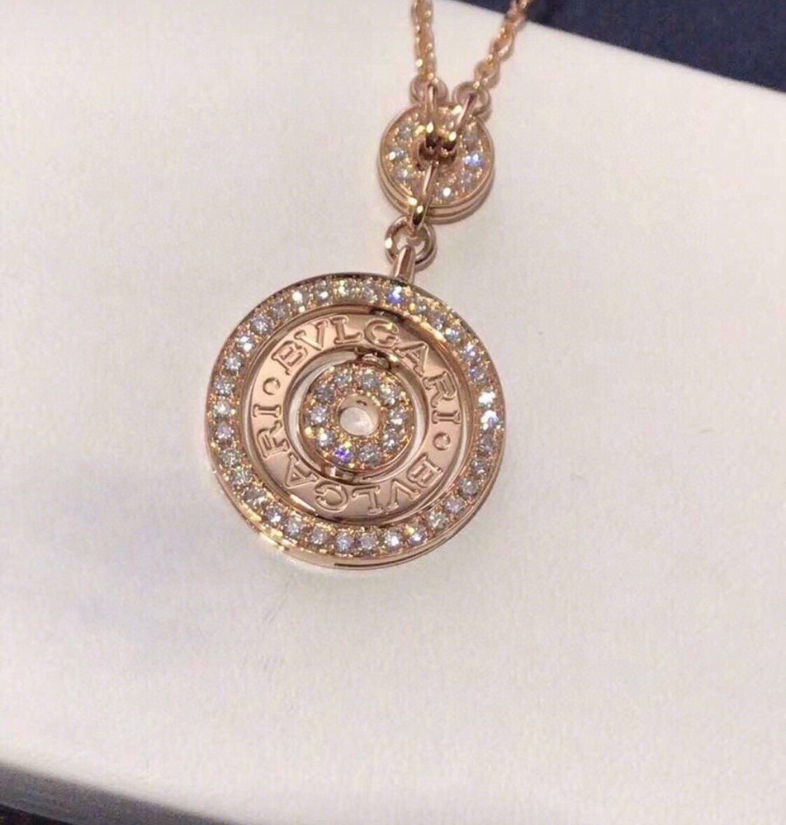 NO:102645,Beautiful supermodel's upper body picture Bv time running [smile] [smile] It rotates very flexible, the upper body is fashionable, Bulgari necklace, bottega veneta, bvlgari, necklace19860909美轮美奂超模上身图 Bv时来运转[奸笑][奸笑] 转动很灵活,上身很洋气,宝格丽项链,bottega veneta,bvlgari,necklace,Jewelry