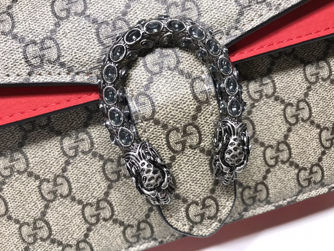 中号𝗚𝗚 𝗗𝗶𝗼𝗻𝘆𝘀𝘂𝘀 2020ss全新酒神新酒神的虎头标志是带钻的而且整个设计改繁为简保留了经典中