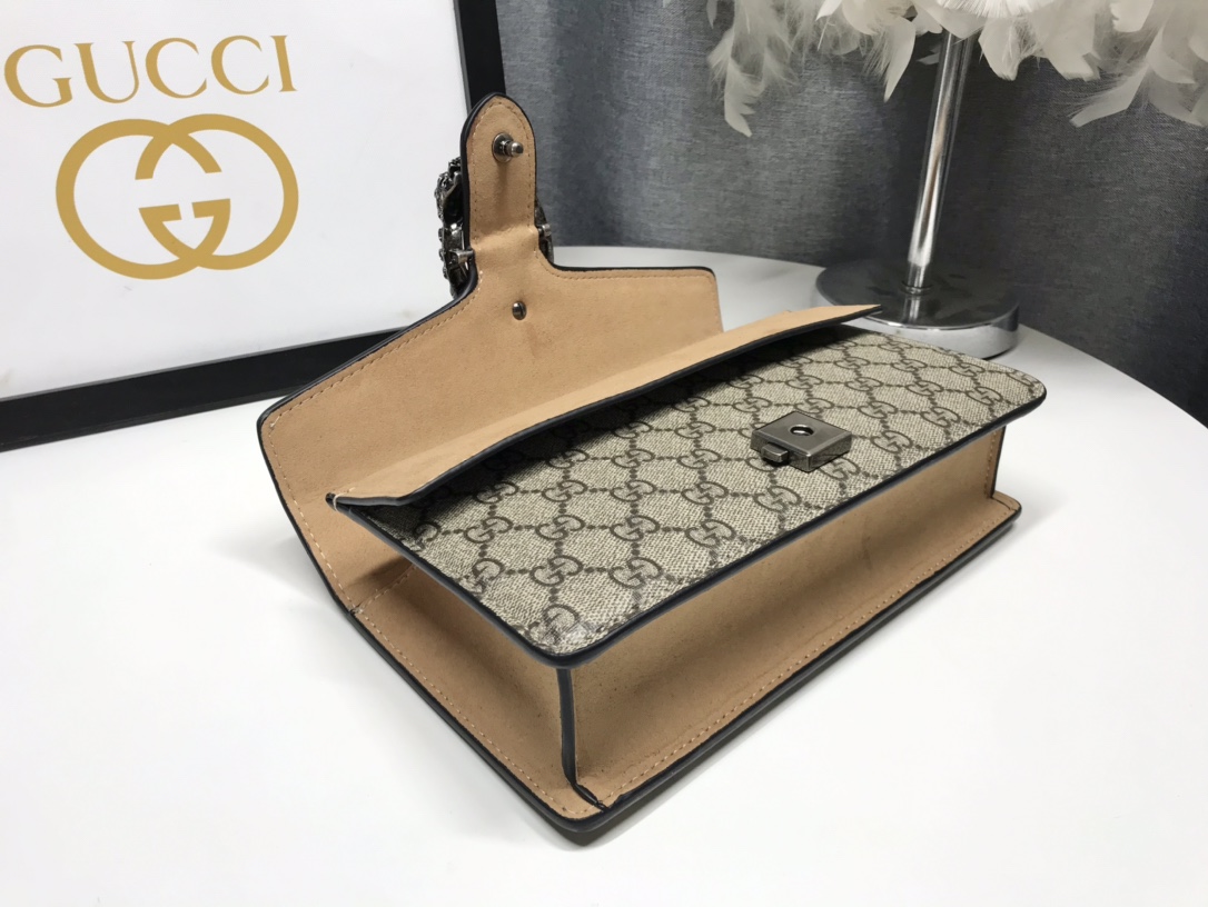 中号𝗚𝗚 𝗗𝗶𝗼𝗻𝘆𝘀𝘂𝘀 2020ss全新酒神新酒神的虎头标志是带钻的而且整个设计改繁为简保留了经典中