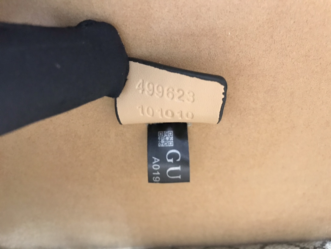 中号𝗚𝗚 𝗗𝗶𝗼𝗻𝘆𝘀𝘂𝘀 2020ss全新酒神新酒神的虎头标志是带钻的而且整个设计改繁为简保留了经典中