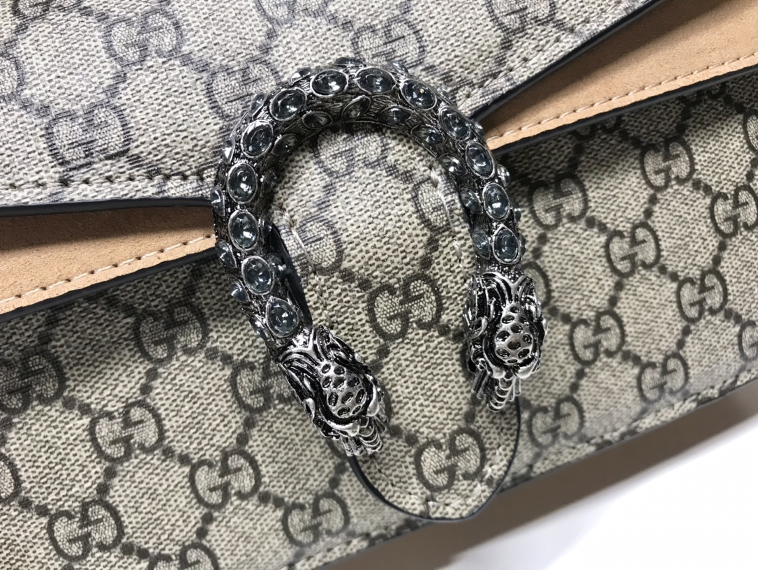 中号𝗚𝗚 𝗗𝗶𝗼𝗻𝘆𝘀𝘂𝘀 2020ss全新酒神新酒神的虎头标志是带钻的而且整个设计改繁为简保留了经典中