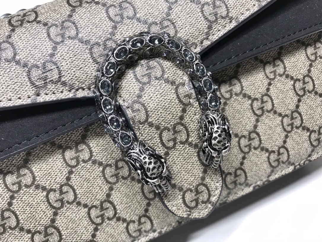 中号𝗚𝗚 𝗗𝗶𝗼𝗻𝘆𝘀𝘂𝘀 2020ss全新酒神新酒神的虎头标志是带钻的而且整个设计改繁为简保留了经典中